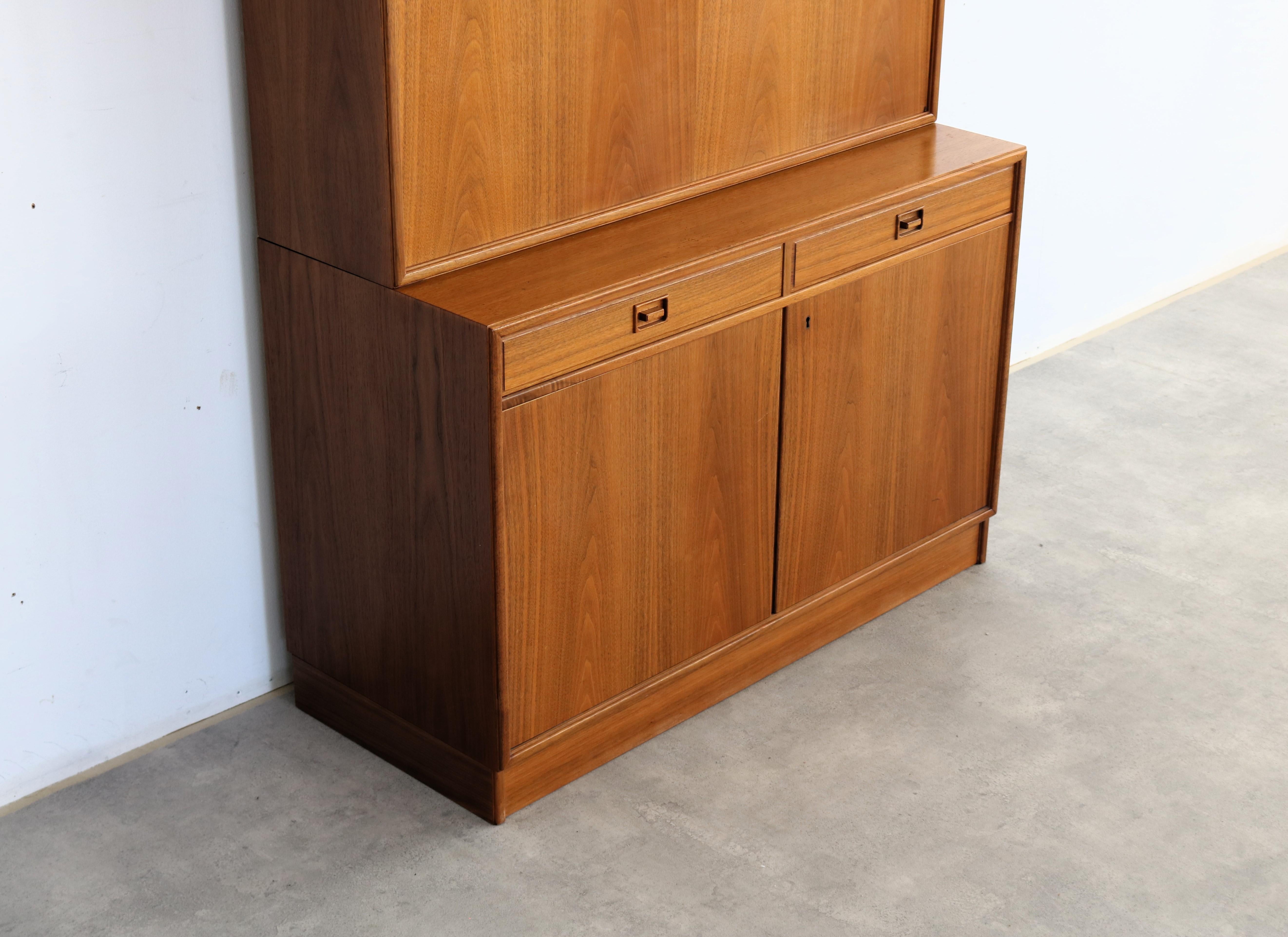 Verre buffet vintage  armoire murale  unité murale  60's en vente