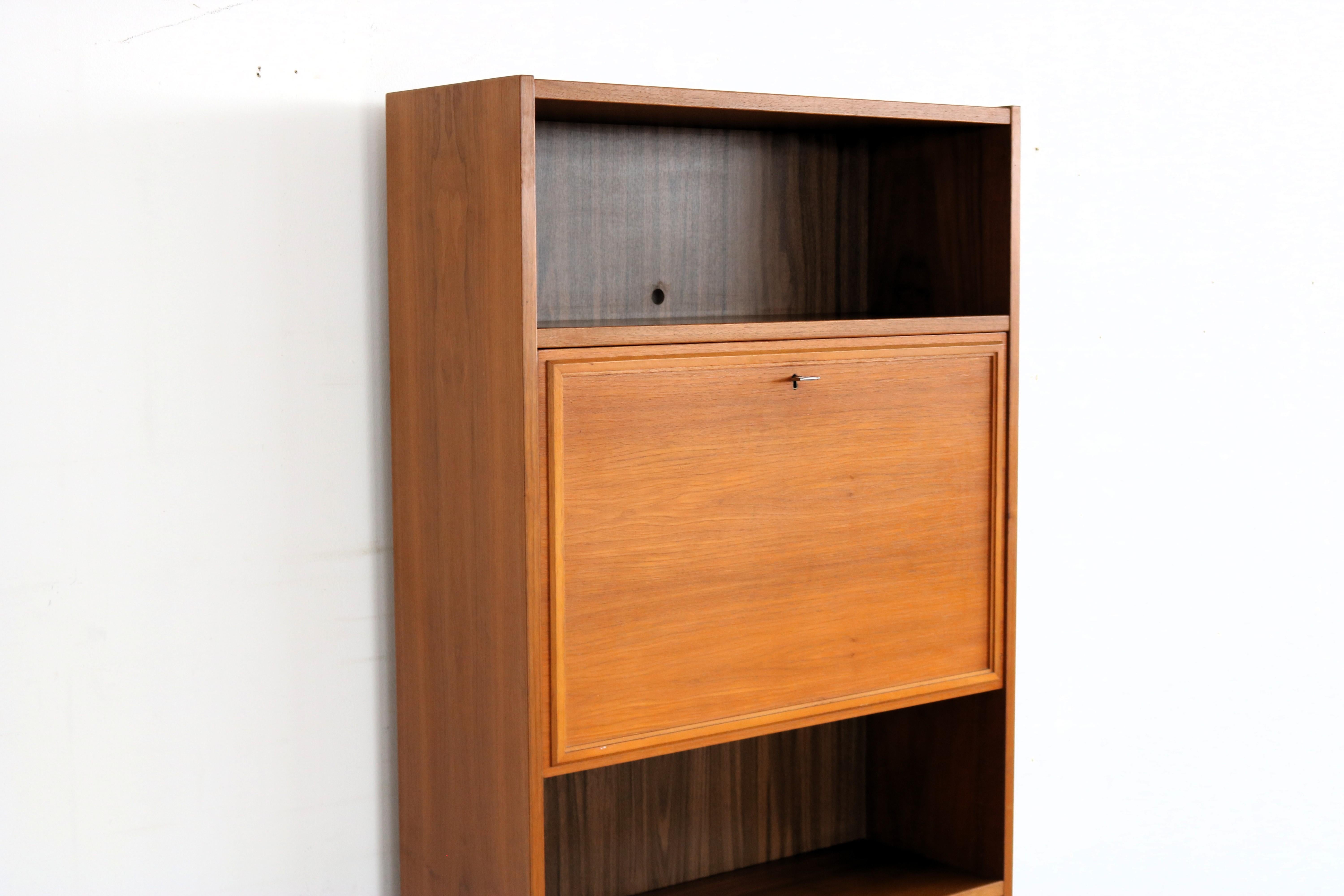 Metà XX secolo credenza vintage  unità a parete  1960s  Svezia in vendita