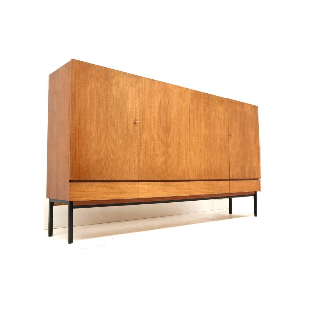 Vintage sideboard / wall unit by Dieter Wäckerlin for Behr Model B60. Furniture factory Behr was a leading German manufacturer of high-quality designer furniture, active from the mid-20th century. The factory was known for its minimalist, functional