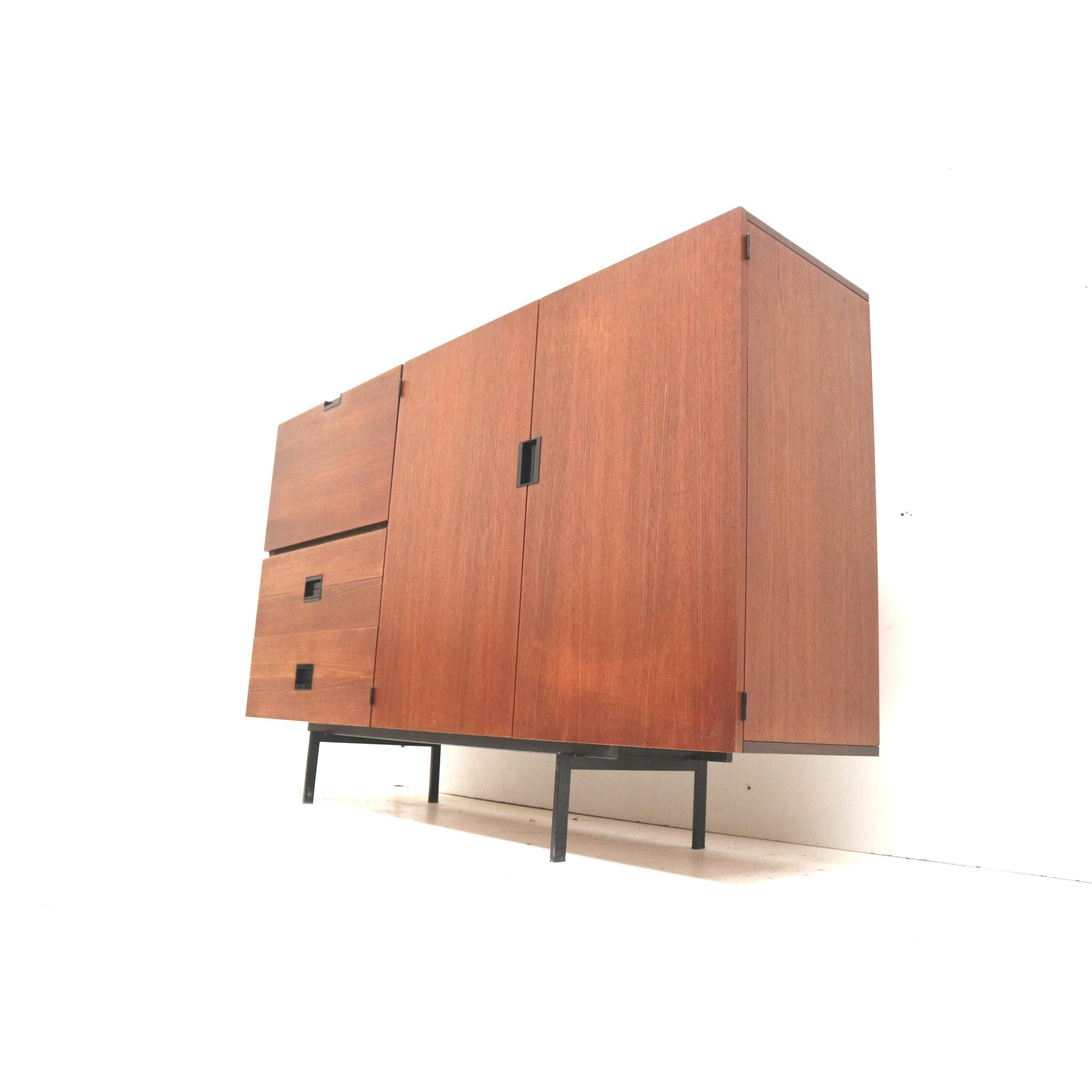 Scandinavian Modern Vintage sideboard / wall unit Model CU09 from the Japanese Series Cees Braakman For Sale