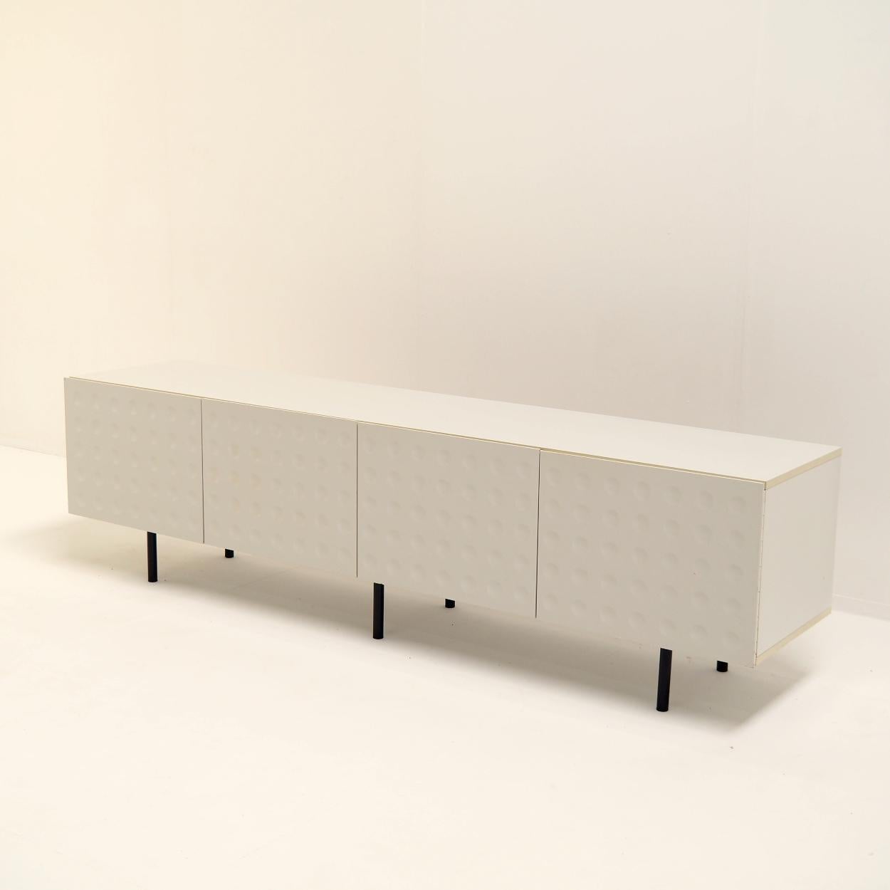 Credenza vintage con bellissime ante grafiche in vendita 5