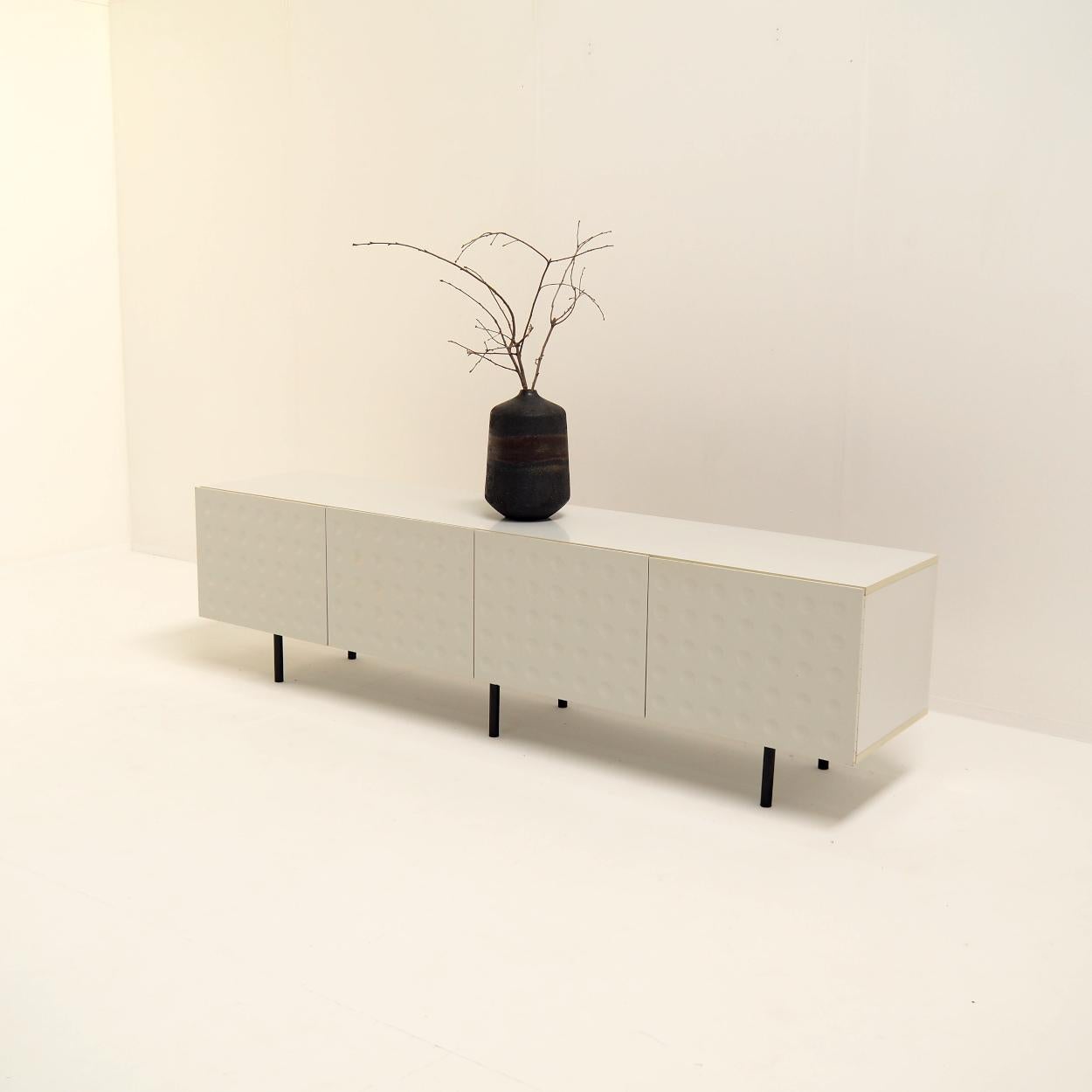 Credenza vintage con bellissime ante grafiche In condizioni buone in vendita a Beerse, VAN