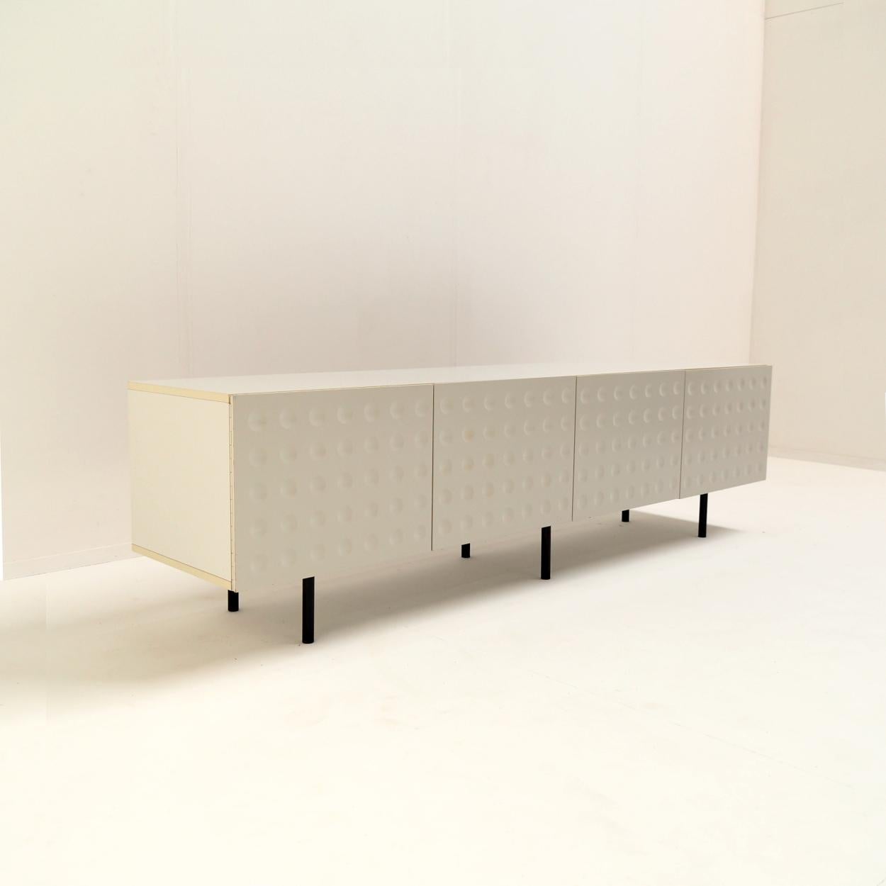 Credenza vintage con bellissime ante grafiche in vendita 2