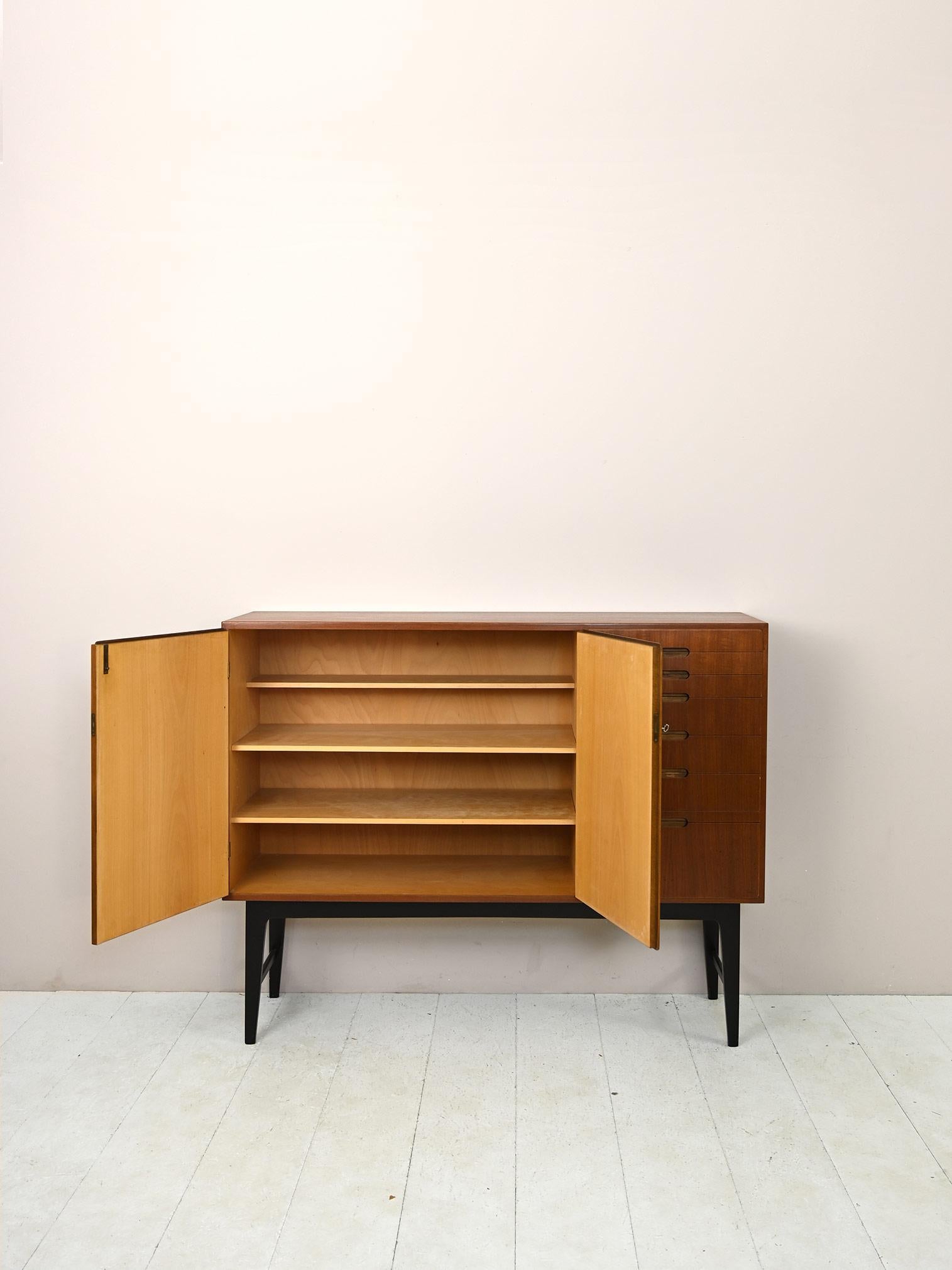 Vintage Sideboard with Black Legs In Good Condition For Sale In Brescia, IT