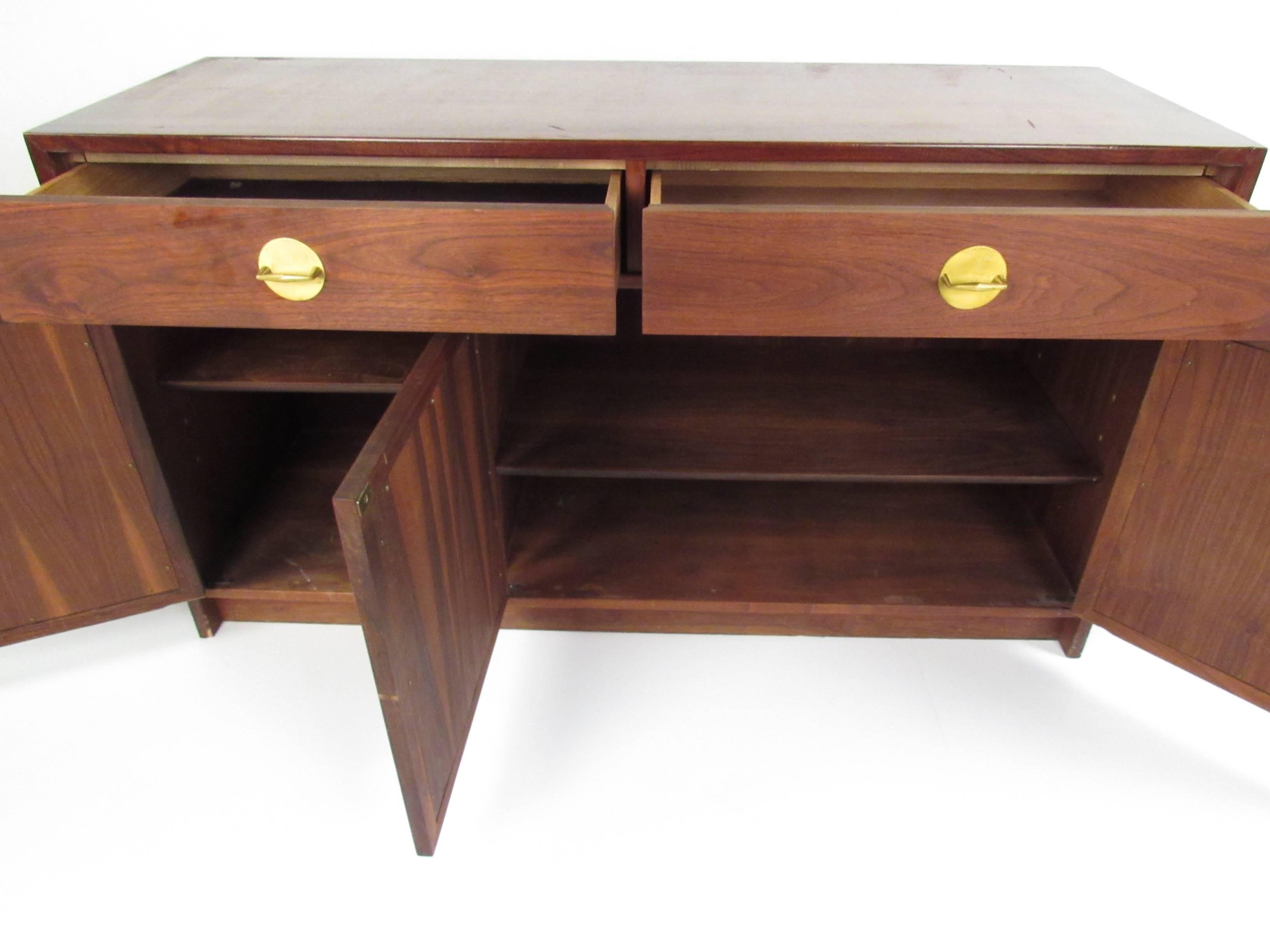 Sideboard im Vintage-Stil mit Hutch nach Knoll (amerikanisch) im Angebot