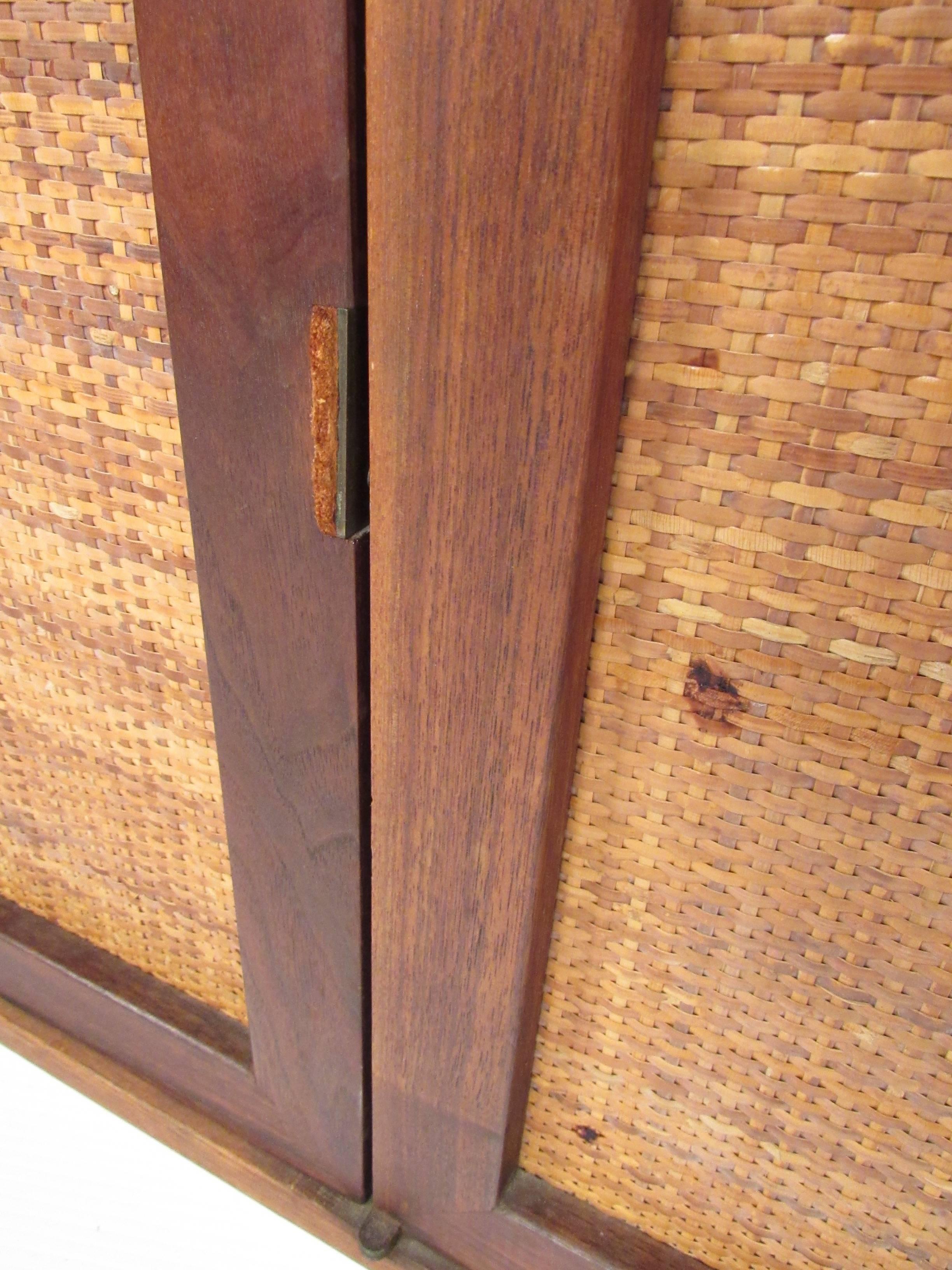 Sideboard im Vintage-Stil mit Hutch nach Knoll (Mitte des 20. Jahrhunderts) im Angebot