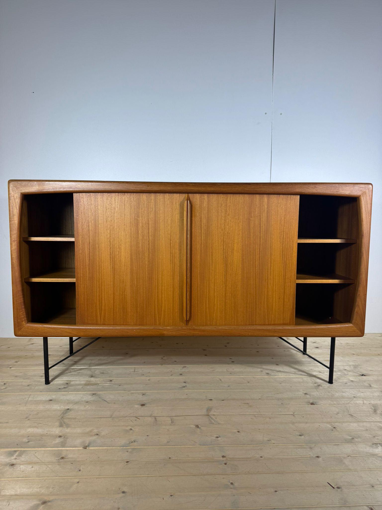 Vintage sieboard, Denmark 1960s In Good Condition For Sale In Torino, IT