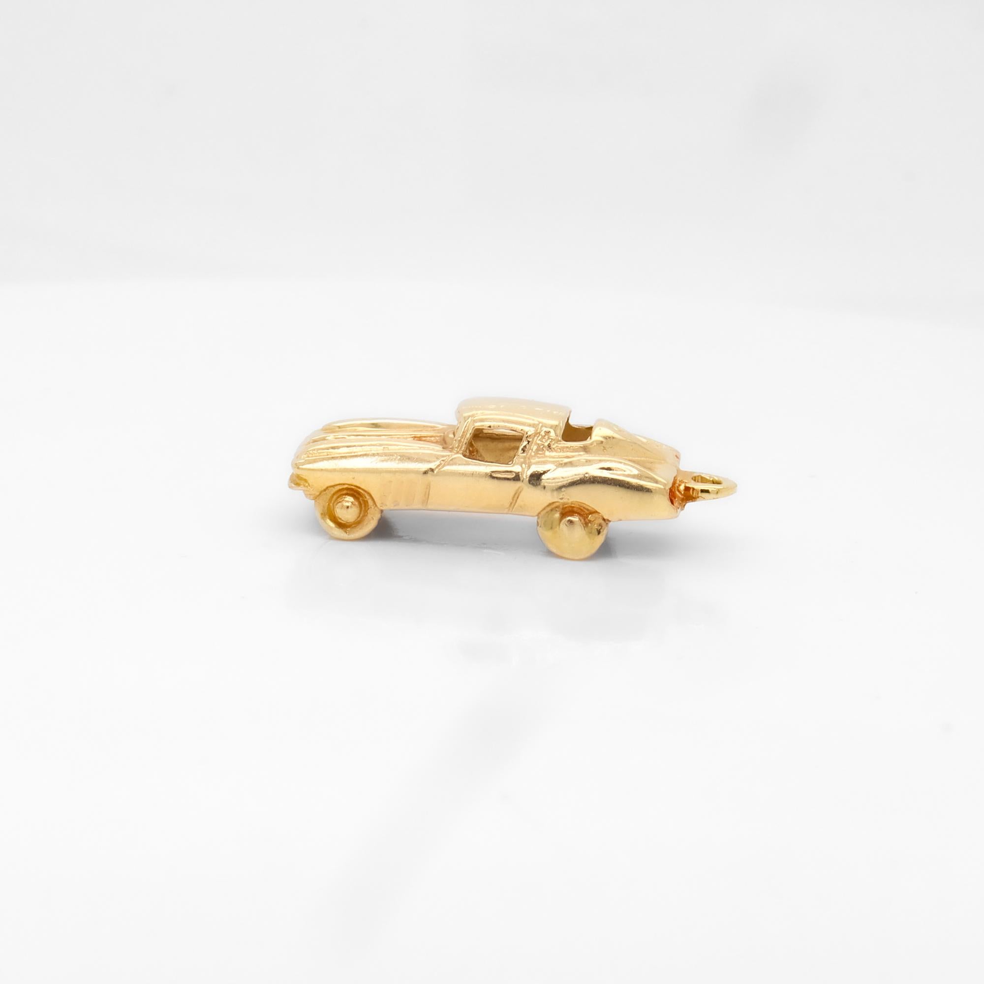 Charm d'epoca firmato in oro 14K raffigurante un'auto per un braccialetto In condizioni buone in vendita a Philadelphia, PA