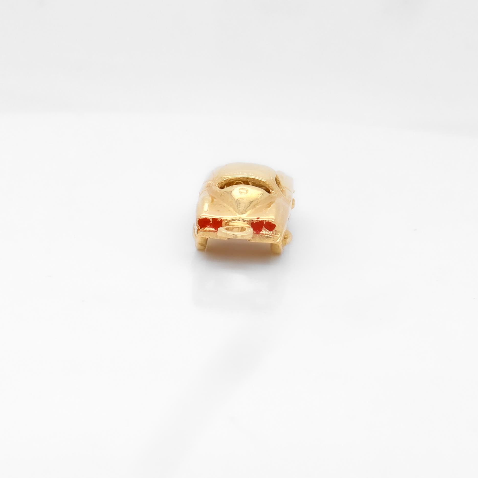 da uomo o donna Charm d'epoca firmato in oro 14K raffigurante un'auto per un braccialetto in vendita