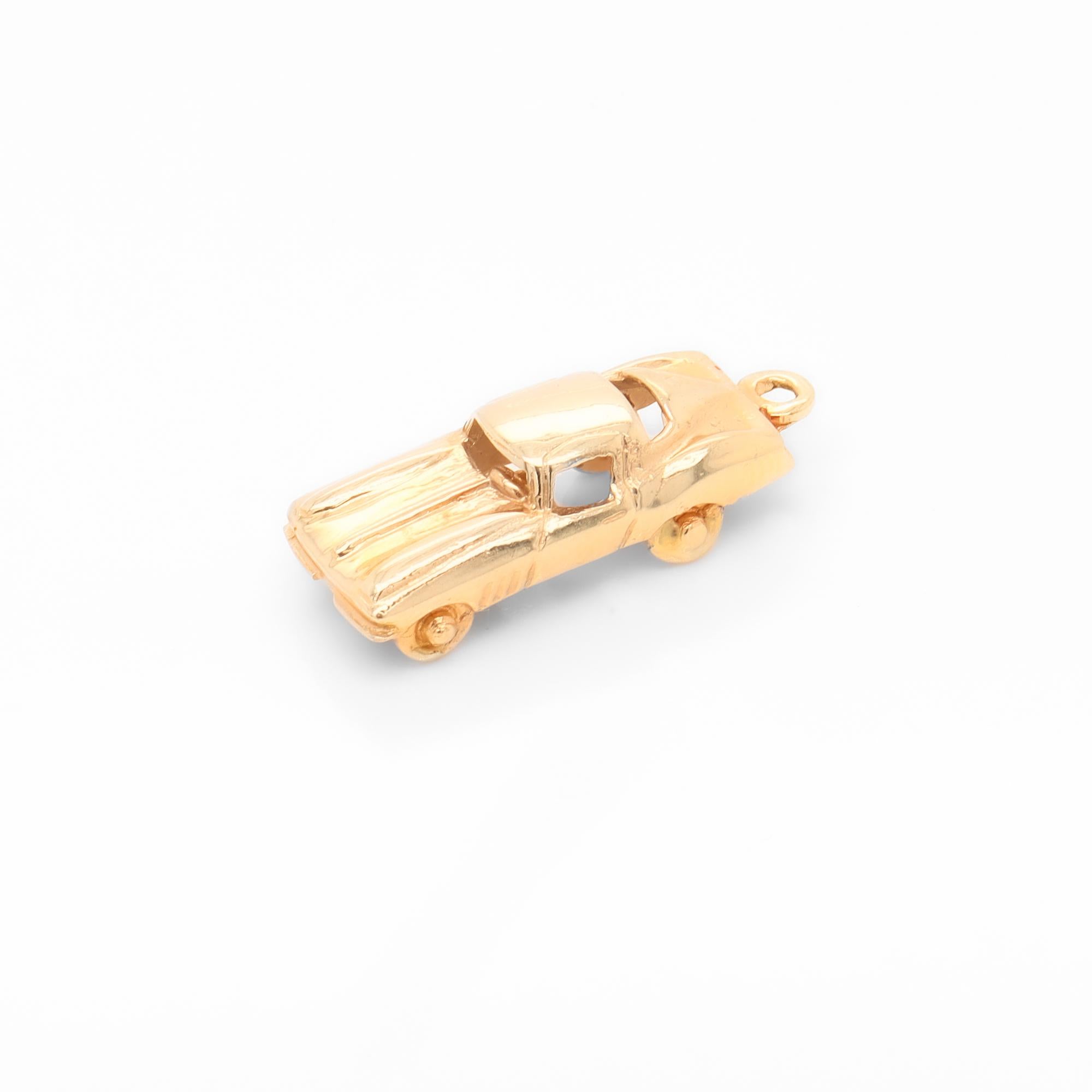 Charm d'epoca firmato in oro 14K raffigurante un'auto per un braccialetto in vendita 3