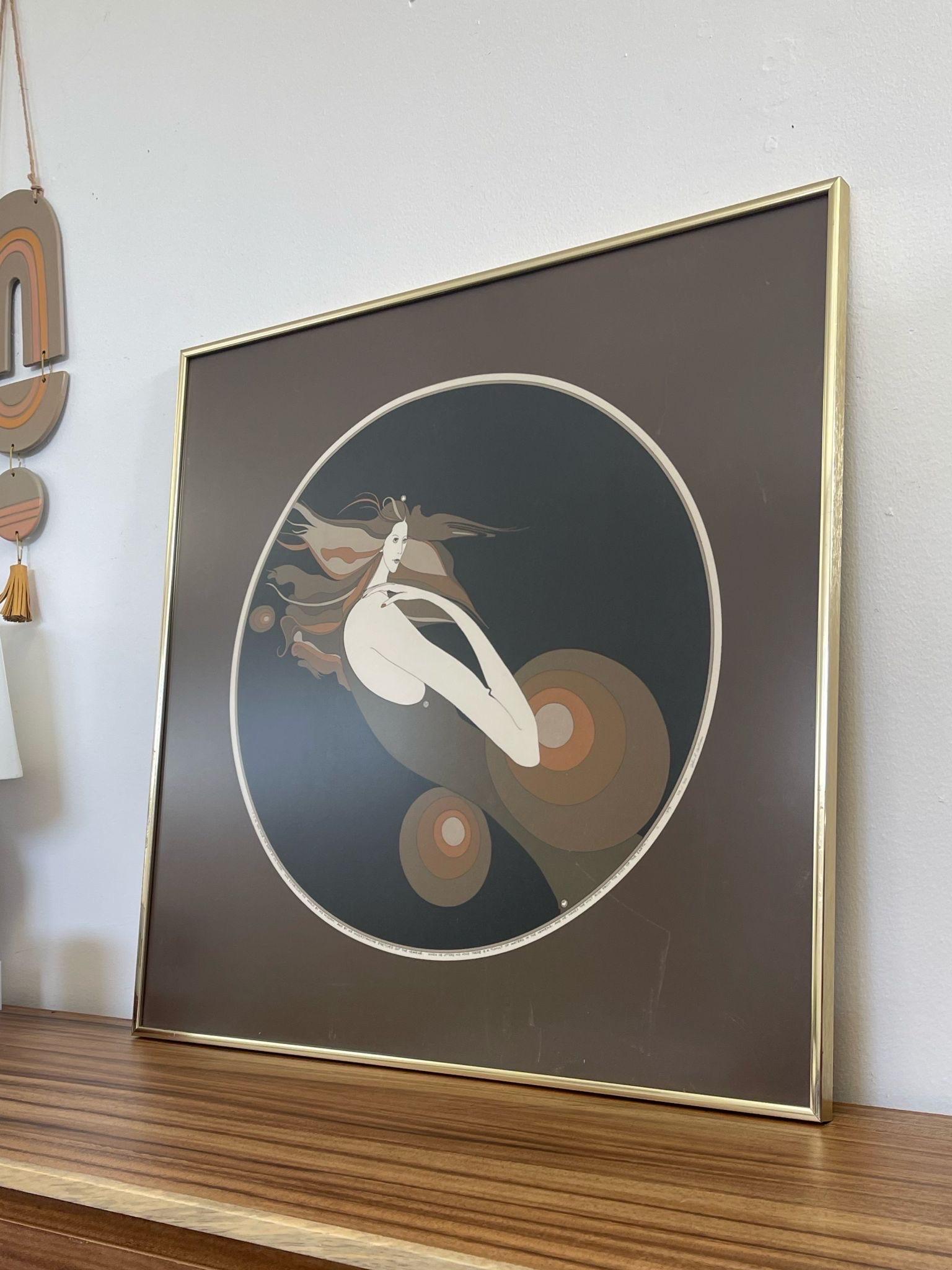 Poema escrito en tinta rodeando la parte inferior de la impresión. John Eastman fue un artista del sur de California que alcanzó gran popularidad en los años 60/70. Su diseño contemporáneo único a menudo presentaba una bella distorsión del mundo que