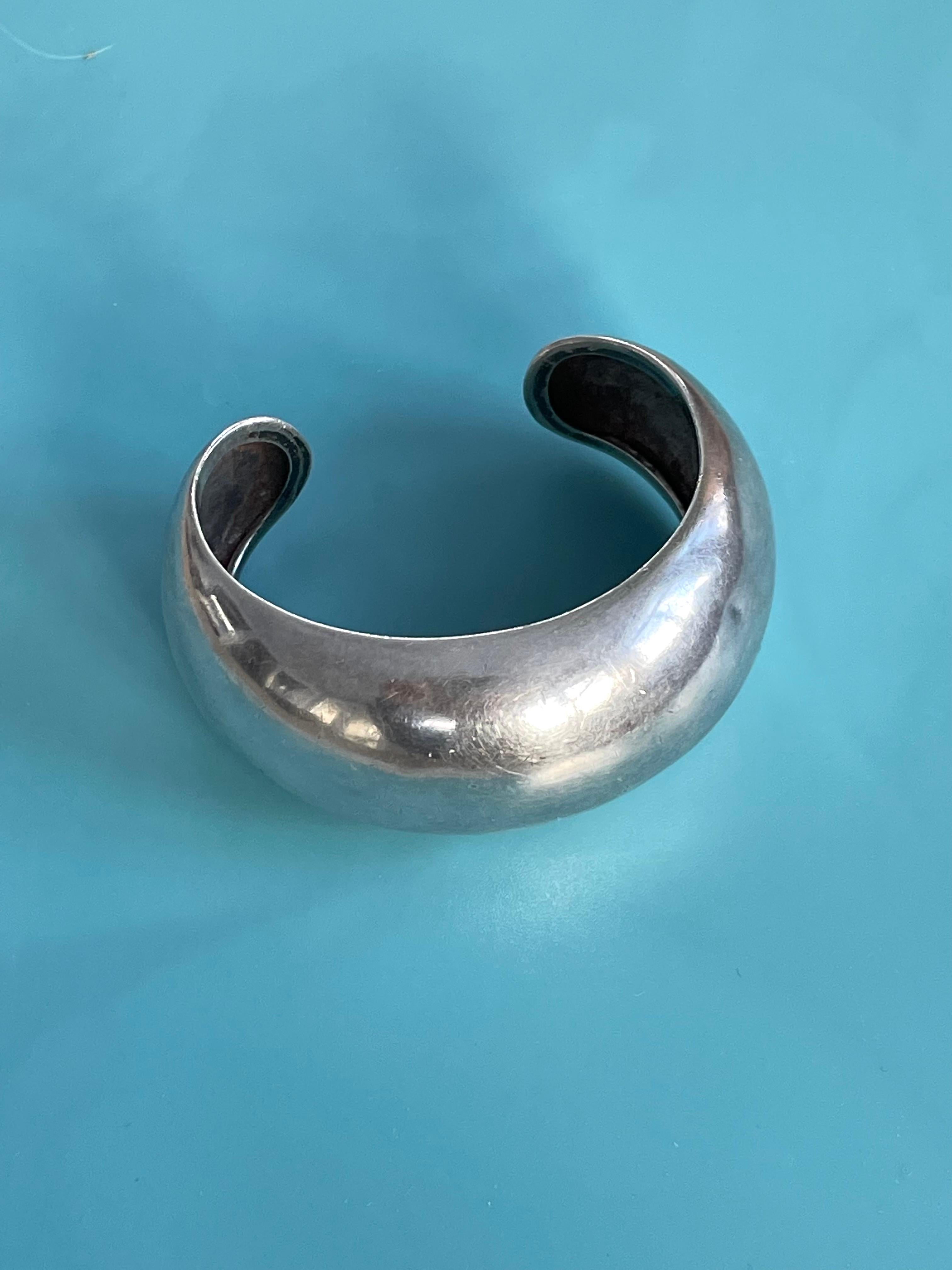 Vintage Signed Antonio Pineda Mexican Taxco Sterling Silver Cuff Bracelet In Good Condition For Sale In St. Louis Park, MN