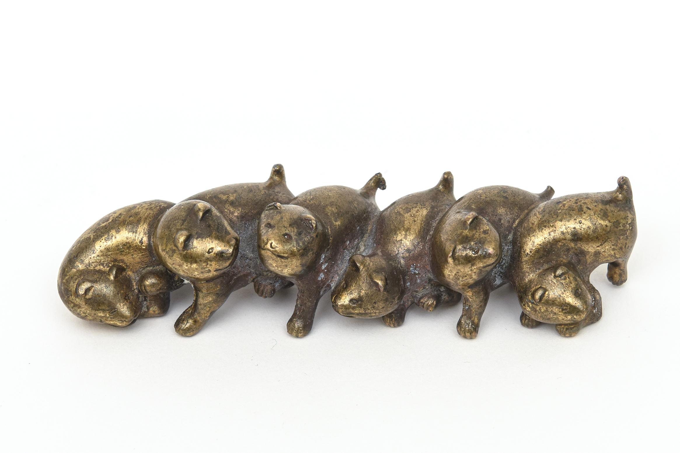 This delightful and charming vintage signed bronze paperweight sculpture are of 6 connecting puppy dogs linked together in different positions. It is hallmarked Arthur Court Designs C. 1979. This is a rare piece. He rarely did his work in bronze. It