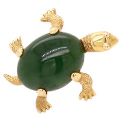 Broche vintage signée Ballou & Co, en or jaune 14 carats et jade cabochon, représentant une tortue