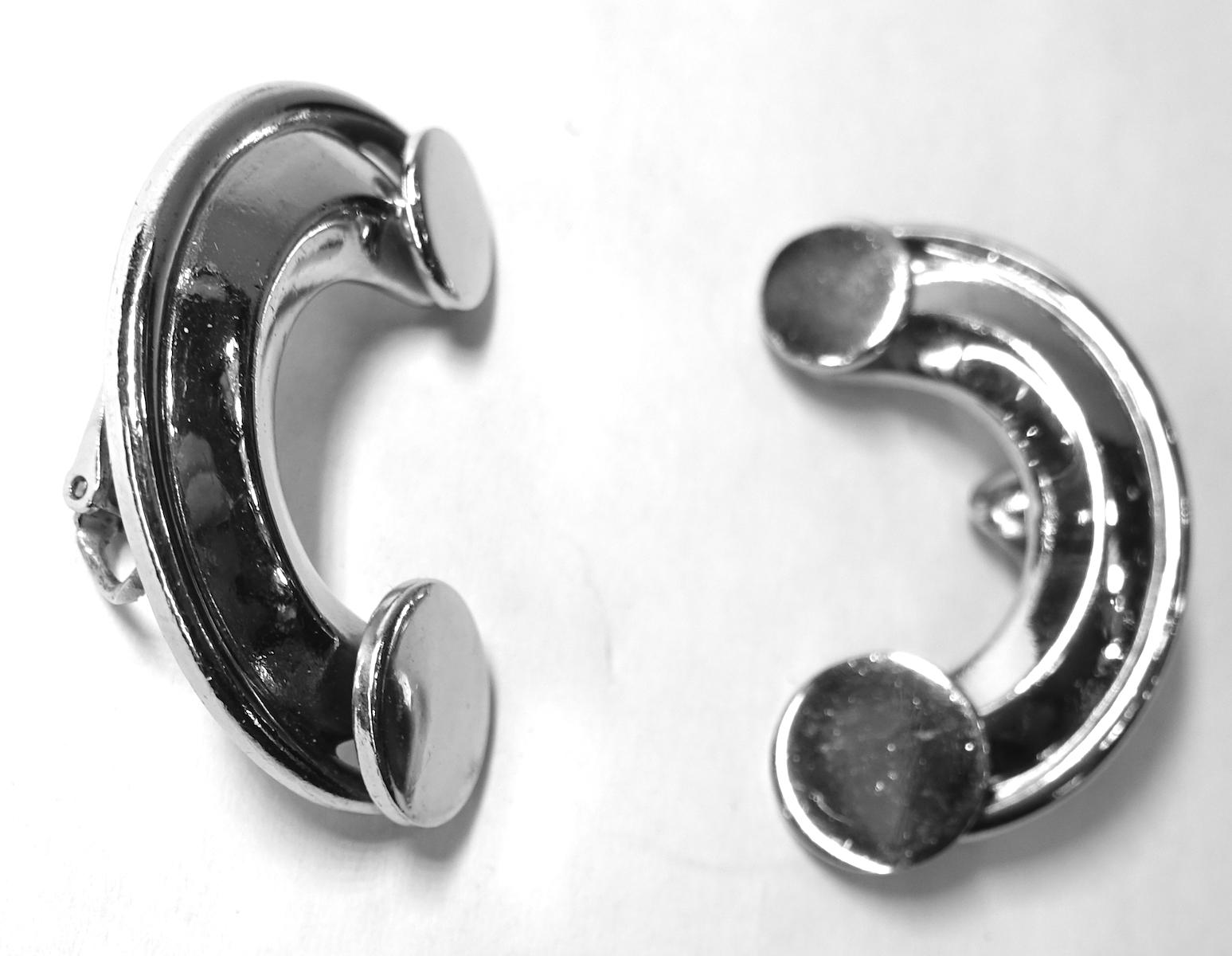 These vintage signed Bartek earrings are design with a half moon in a silver tone setting.  These clip earrings measure 1-5/8” x 1” and are signed “Bartek”.  They are in excellent condition.