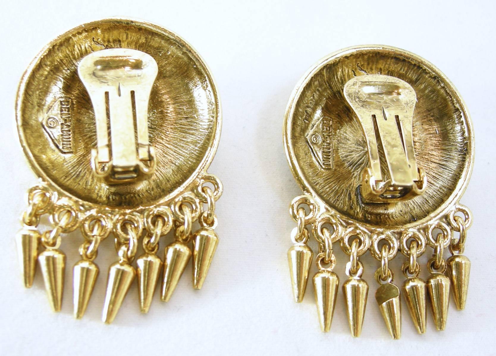These beautiful vintage Ben-Amun gold tone dangling clip earrings are stunning.  They have a 3-dimensional swirl design with 7 dangling spikes hanging down.  They measure 1-1/4” wide x 1-1/2” long.  They are signed “Ben-Amun” and in excellent
