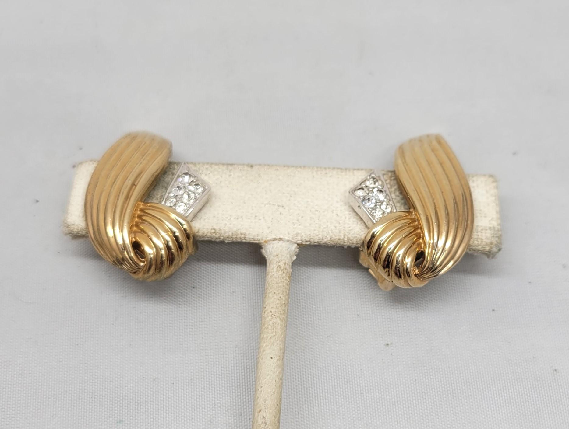 Vintage Signed Boucher Goldtone Pavé Clear Rhinestone Clip Earrings In Good Condition For Sale In Easton, PA