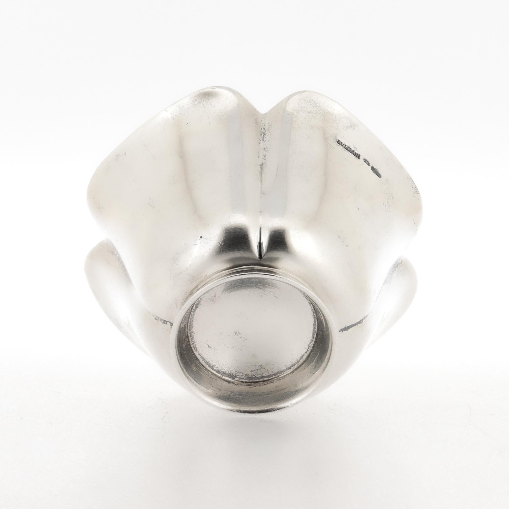 Vintage Signed BVLGARI Sterling Silber Quatrefoil Tasse oder Schale mit vergoldetem Inneren im Angebot 1