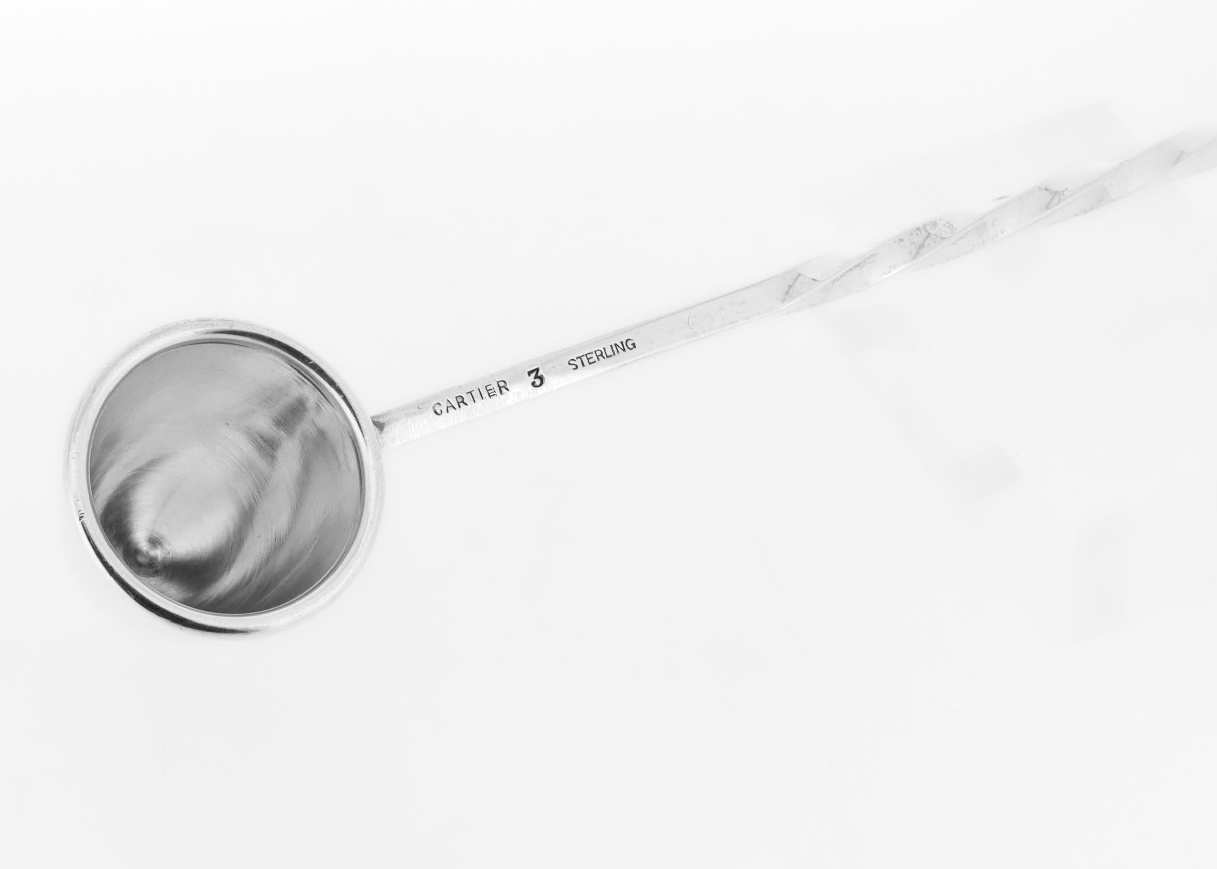 Argent sterling Vintage Signé Cartier Mid-Century Sterling Silver Candle Snuffer (éteignoir à bougie) en vente