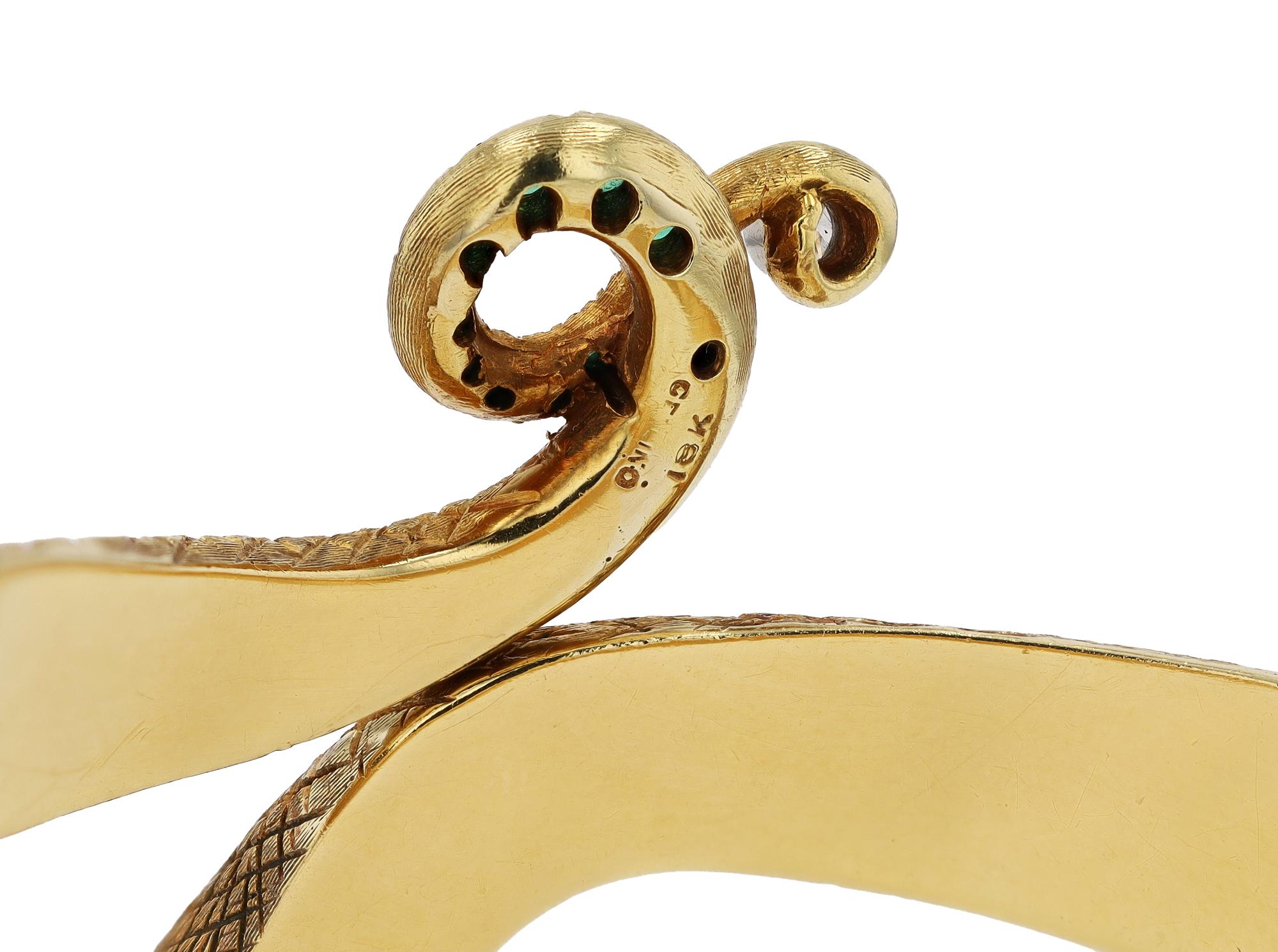 Néo-égyptien Bracelet serpent vintage signé CELLINO en or 18 carats lourd, diamant, rubis et émeraude en vente