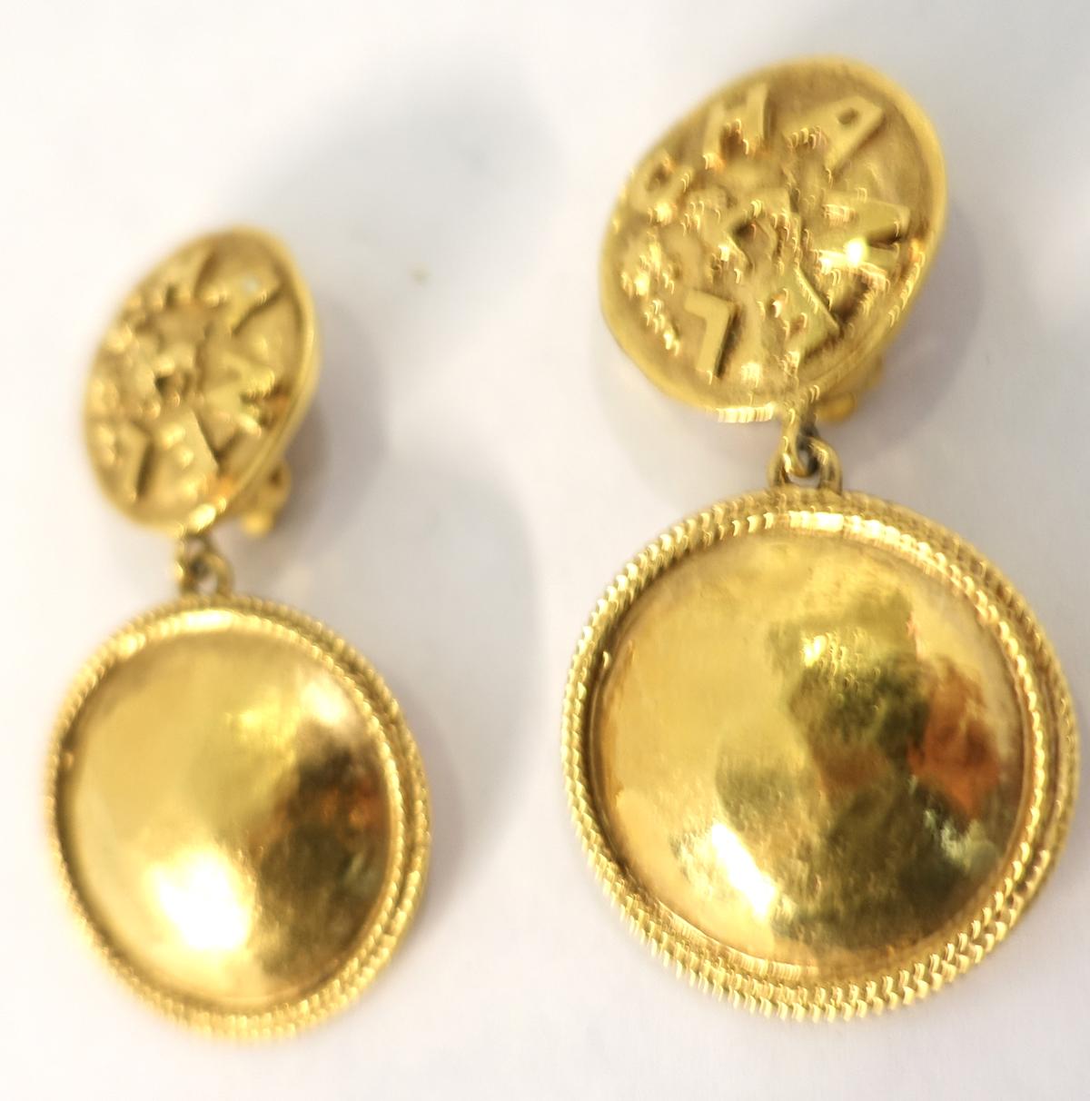 Vintage Signed Chanel 23 Drop Earrings In Good Condition For Sale In New York, NY