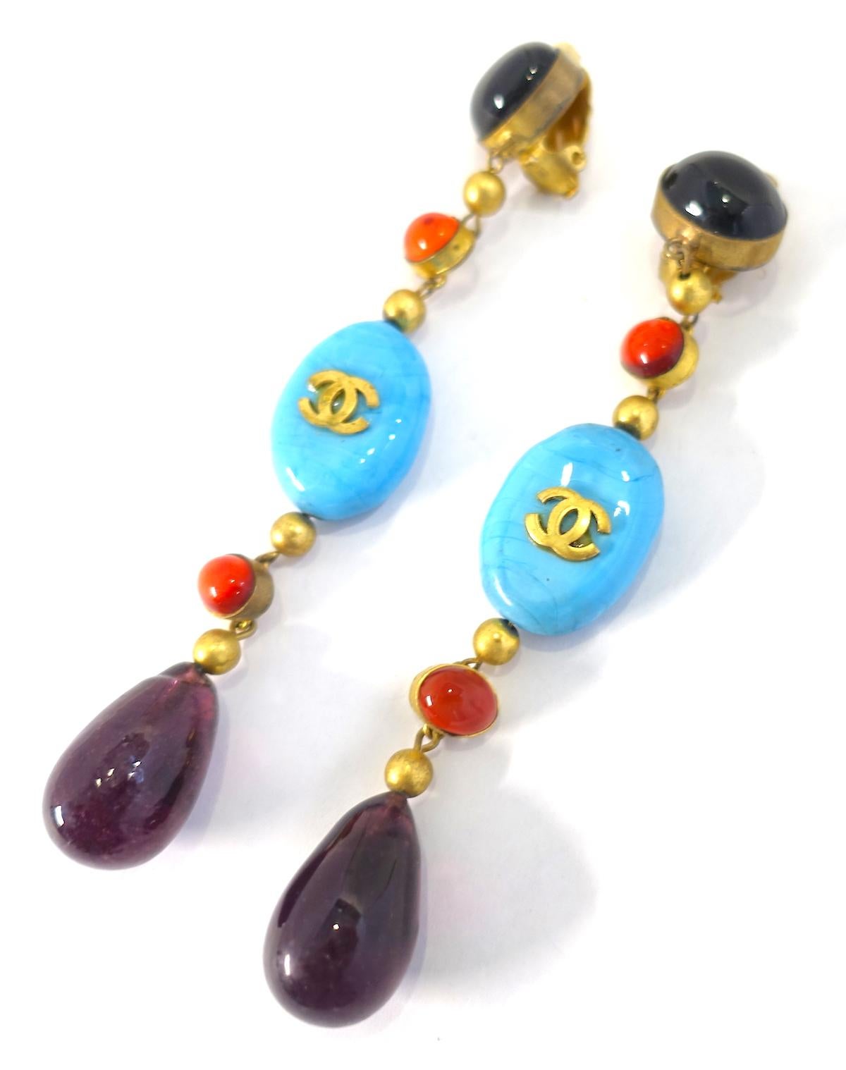 Vintage Signed Chanel Faux Coral & Turquoise Gripoix Glass Dangling Earrings In Good Condition For Sale In New York, NY