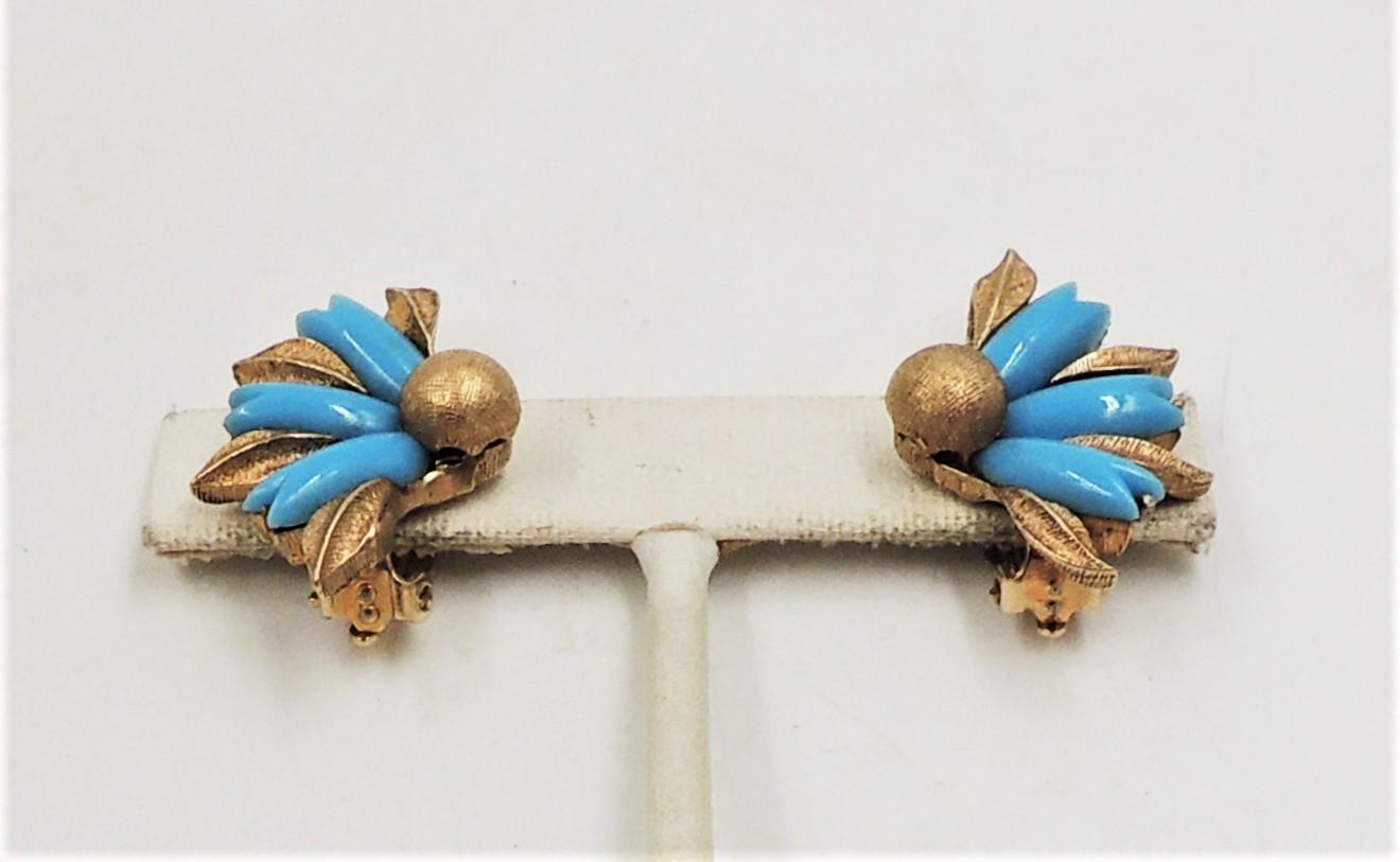 Vintage Signed Ciner Goldtone Faux-Turquoise Rhinestone Flower Clip Earrings For Sale 2