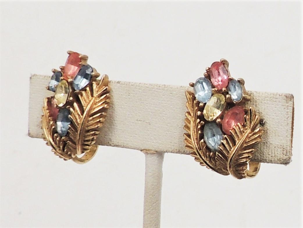 Vintage Signed Crown Trifari Goldtone Leaves & Pastel Rhinestones Clip Earrings In Excellent Condition In Easton, PA