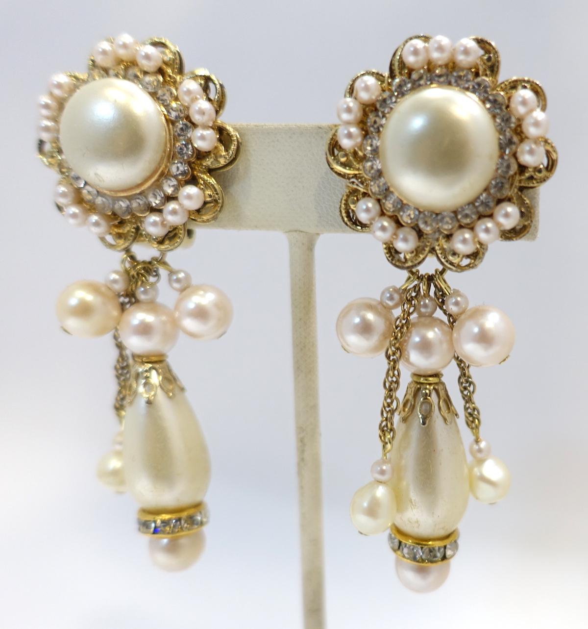 Vintage Signed DeMario Faux Pearl & Crystal Dangling Earrings In Good Condition For Sale In New York, NY