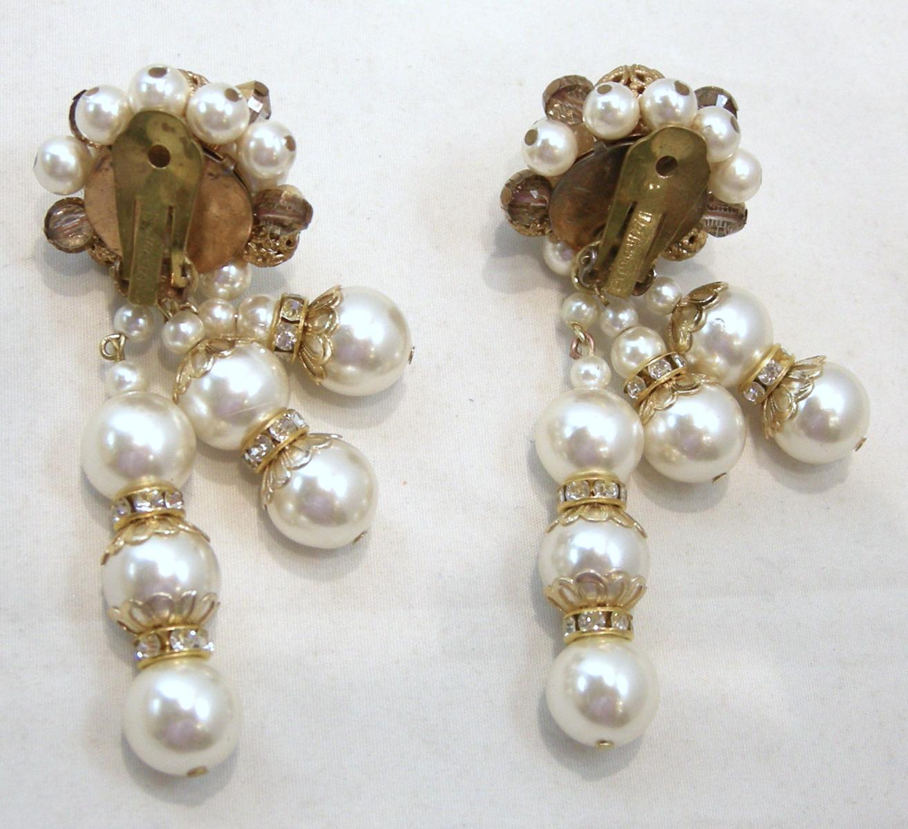 Vintage Signed DeMario Faux Pearl Dangling Earrings In Good Condition For Sale In New York, NY