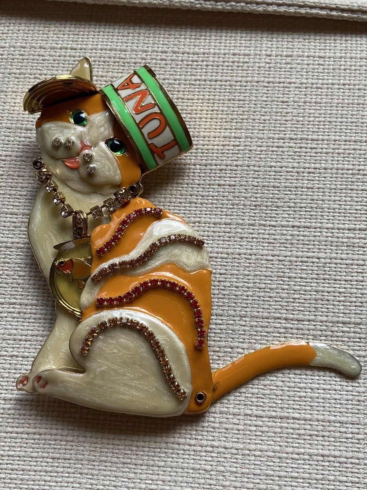 Colgante broche vintage firmado por el diseñador Lunch at The Ritz Enamel Tabby Kitty Cat Modernista en venta