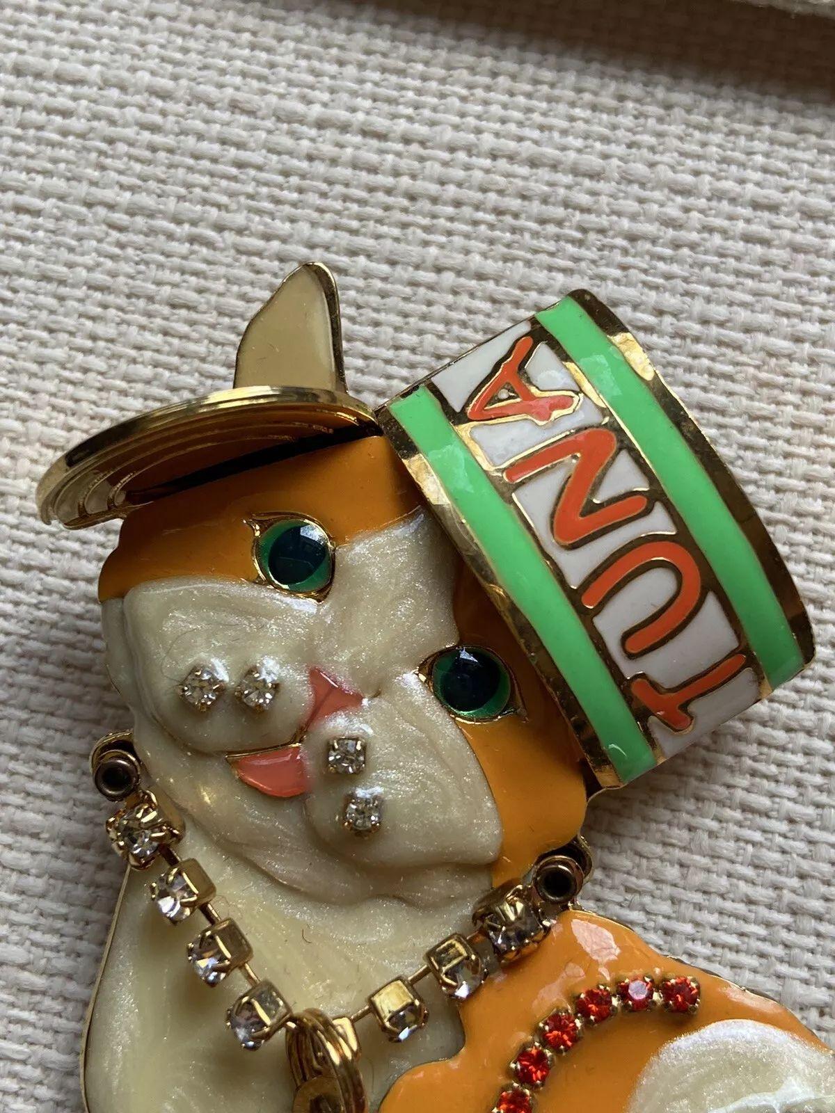 Colgante broche vintage firmado por el diseñador Lunch at The Ritz Enamel Tabby Kitty Cat en venta 1