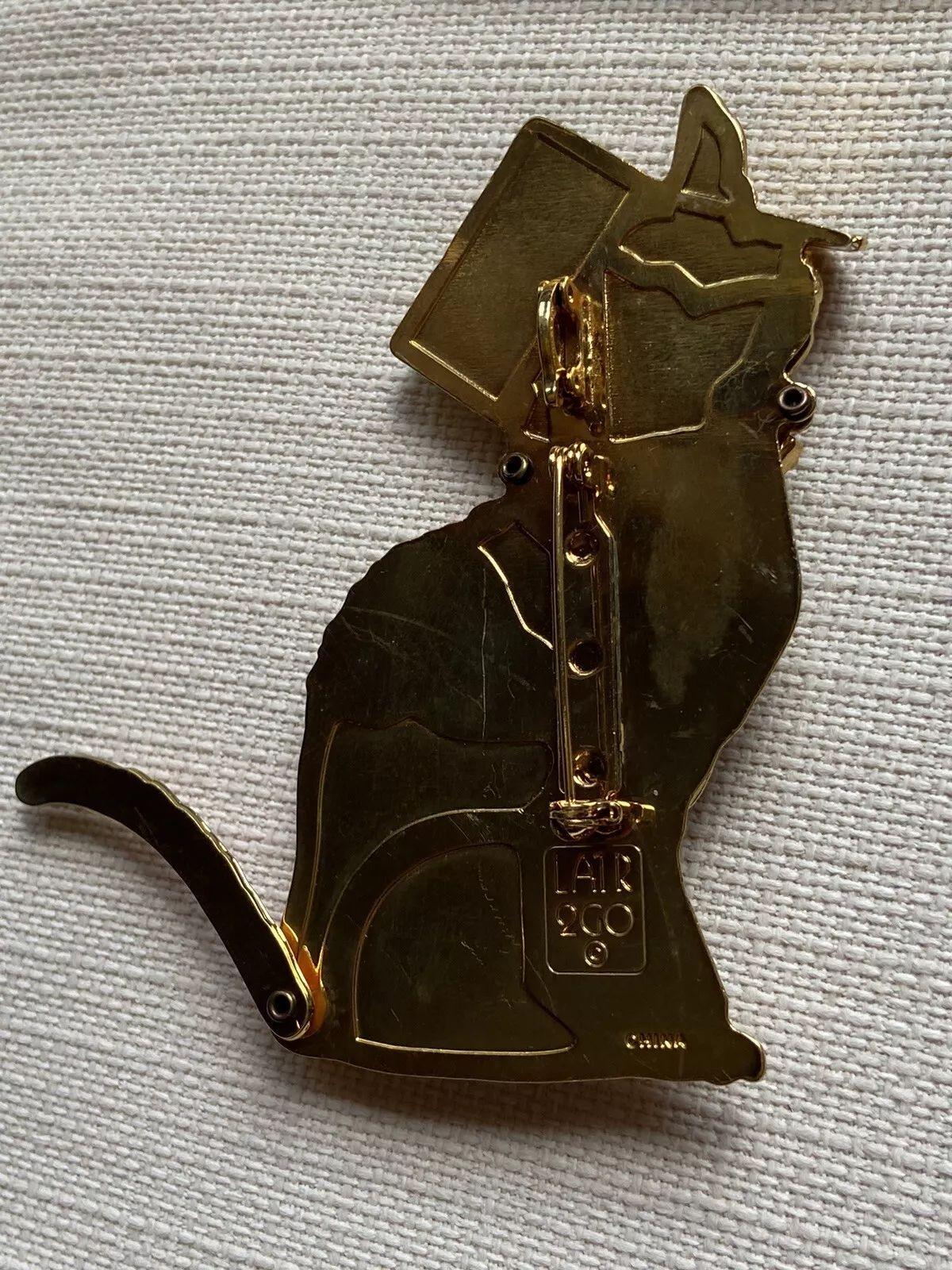 Colgante broche vintage firmado por el diseñador Lunch at The Ritz Enamel Tabby Kitty Cat en venta 4