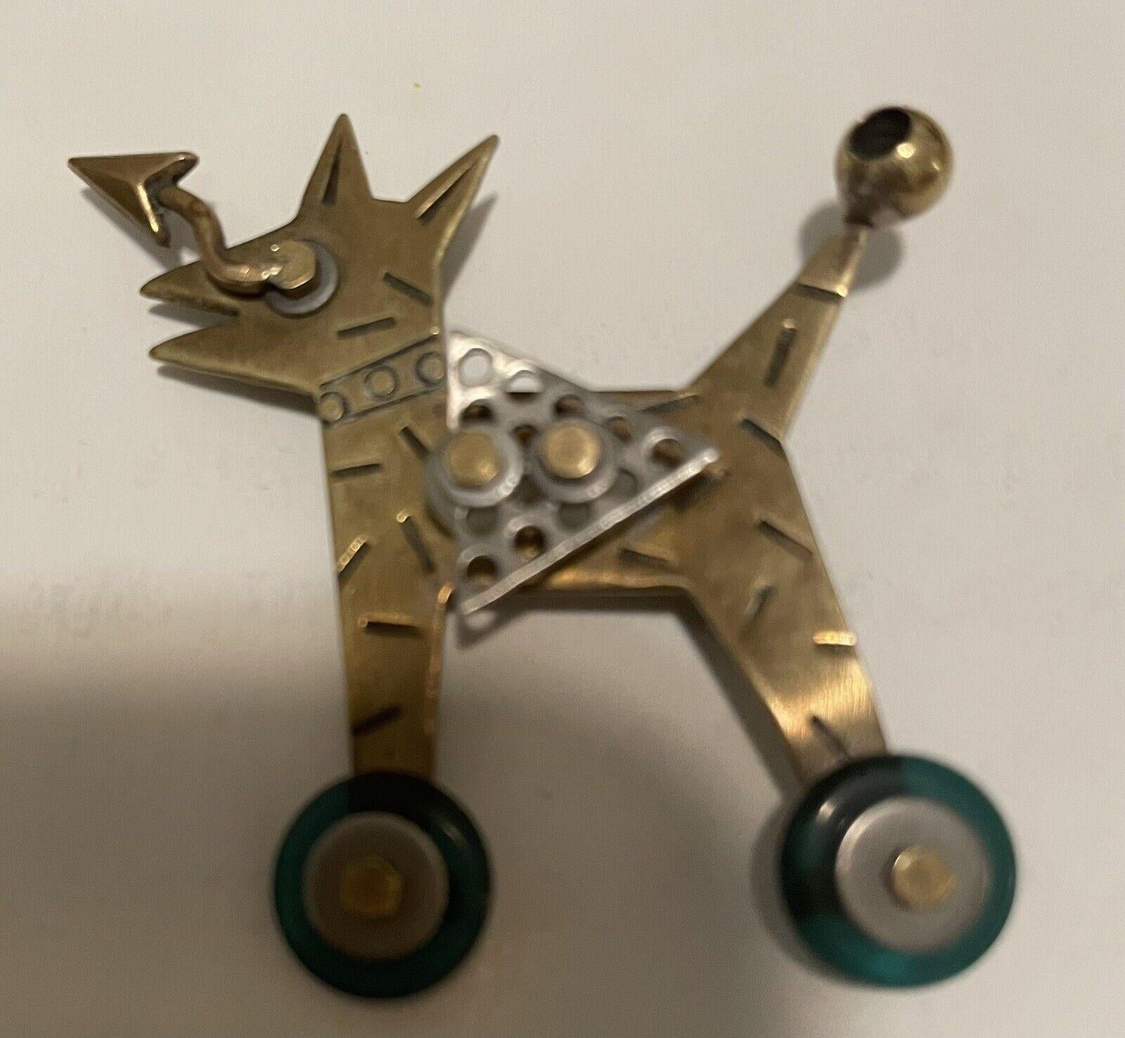 Vintage Signed Designer Thomas Mann Dog on Roller Skates Statement Brooch Pin In Excellent Condition In Montreal, QC