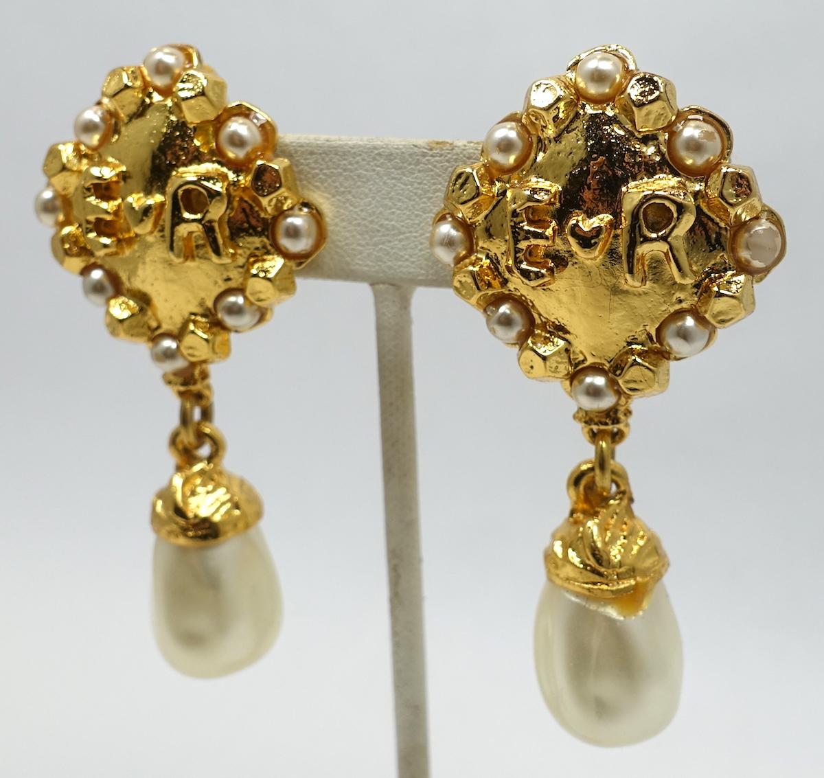 Vintage Signed Edouard Rambaud Dangling Faux Pearl Earrings In Good Condition For Sale In New York, NY