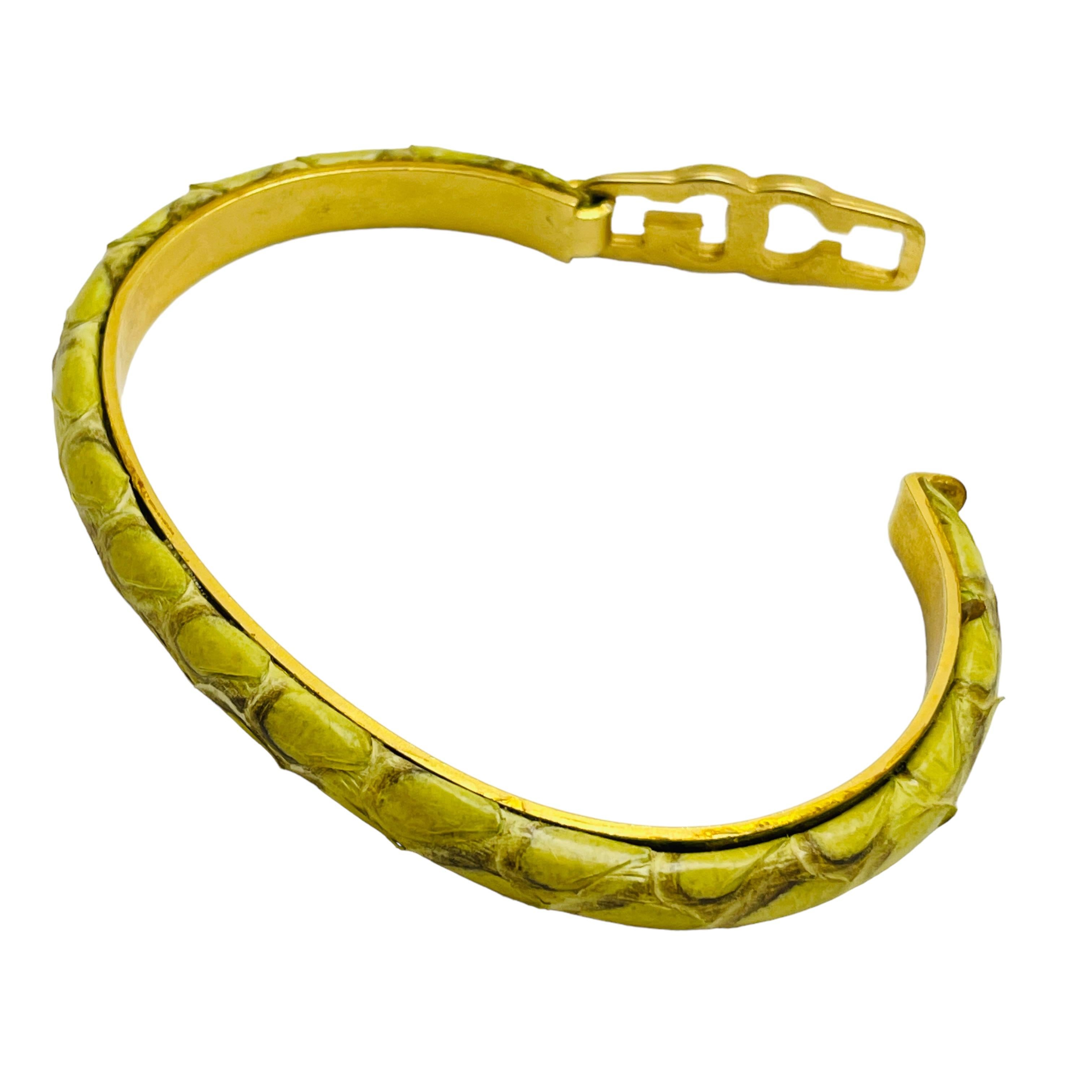 Vintage signed FLORENCE Italy 24k gold plated snake skin bangle bracelet In Good Condition For Sale In Palos Hills, IL