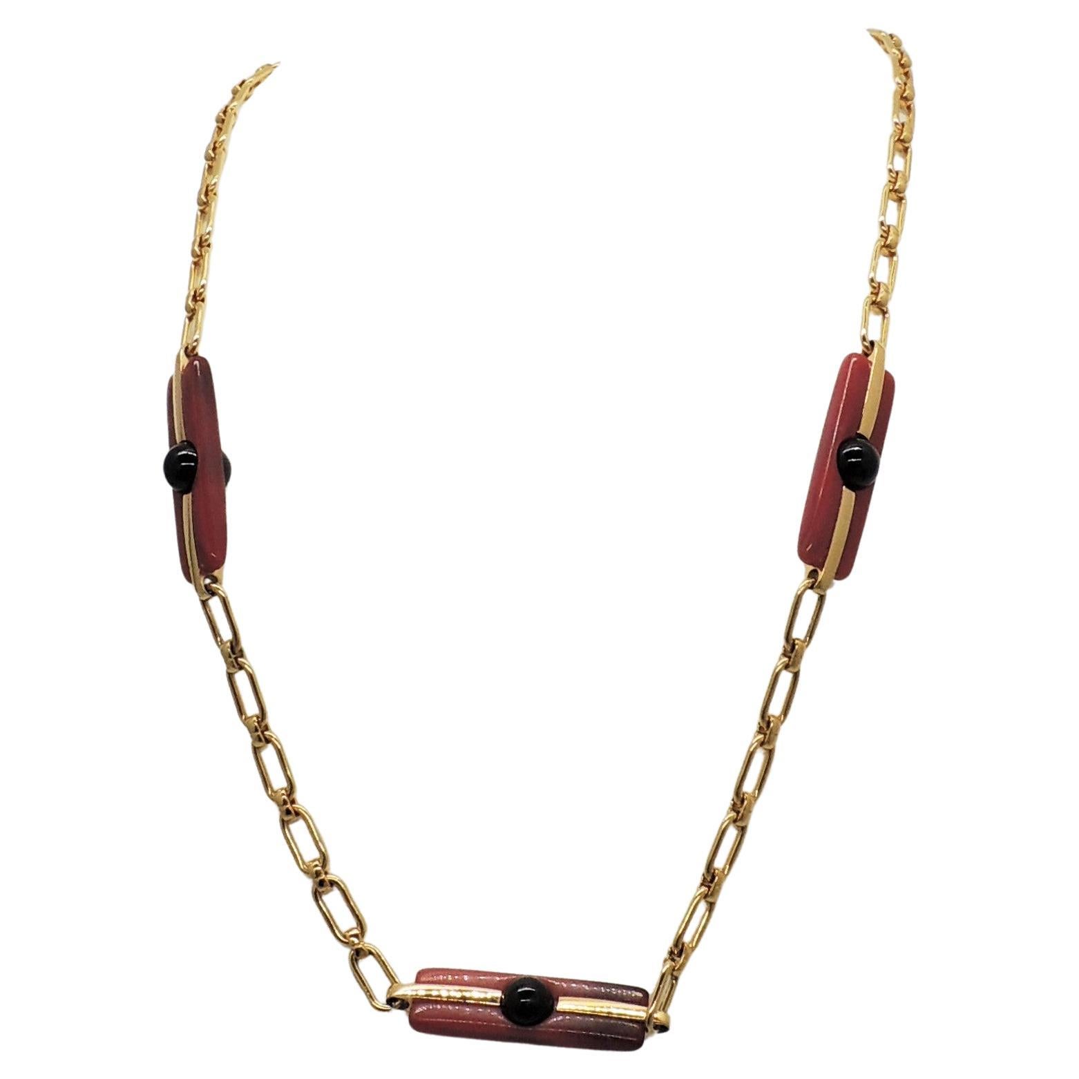 Collier sautoir moderniste en lucite signé Givenchy en vente