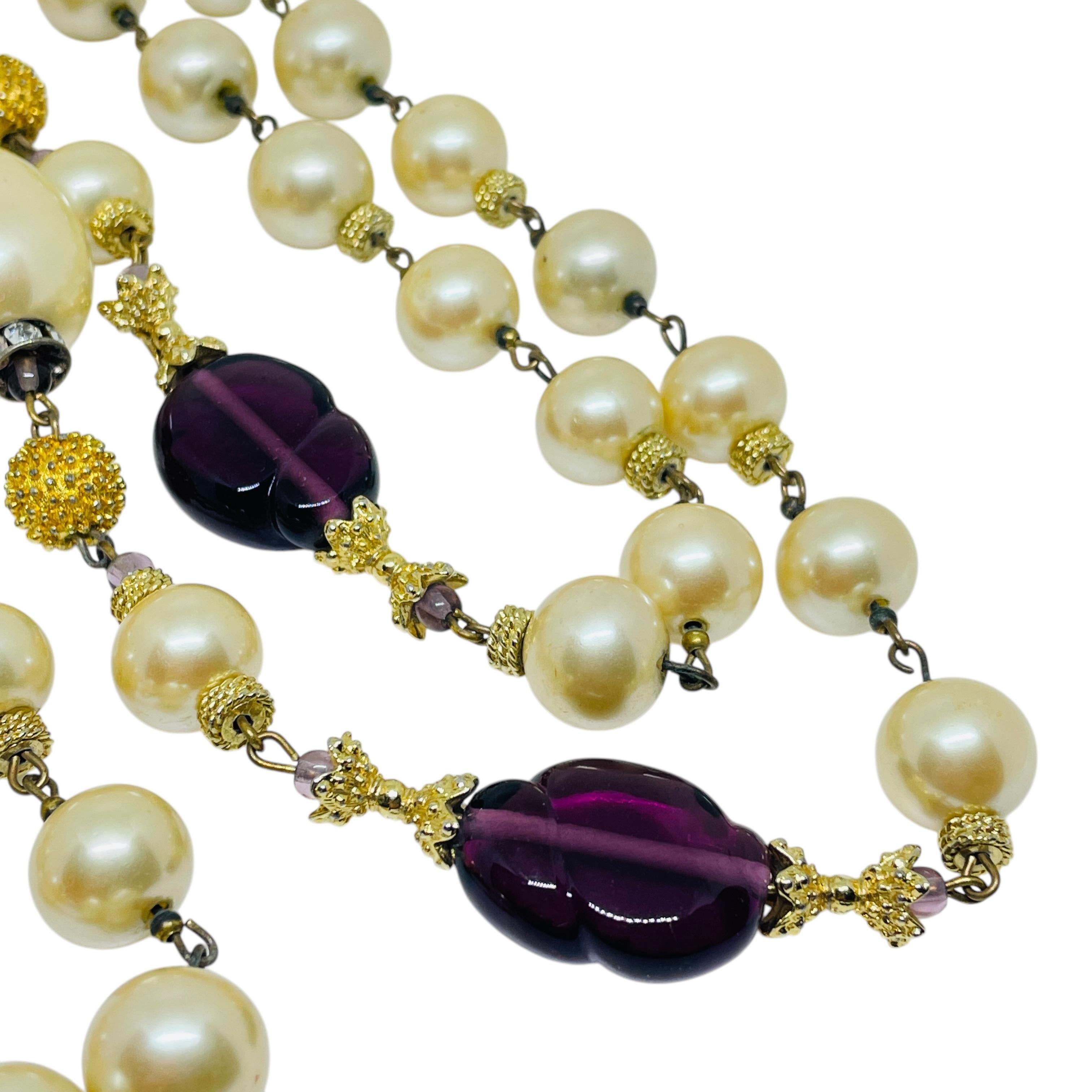 Vintage gold faux pearl amethyst glass beaded designer necklace In Good Condition For Sale In Palos Hills, IL