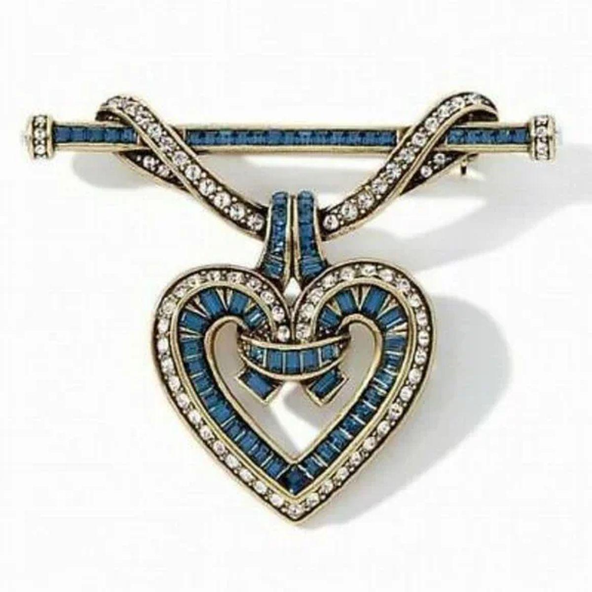 Modern Vintage Signed Heidi Daus Designer Sparkling Crystal Heart Brooch Pin NIB For Sale