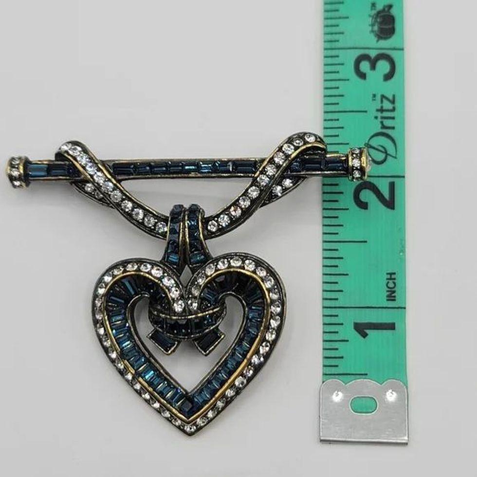 Mixed Cut Vintage Signed Heidi Daus Designer Sparkling Crystal Heart Brooch Pin NIB For Sale