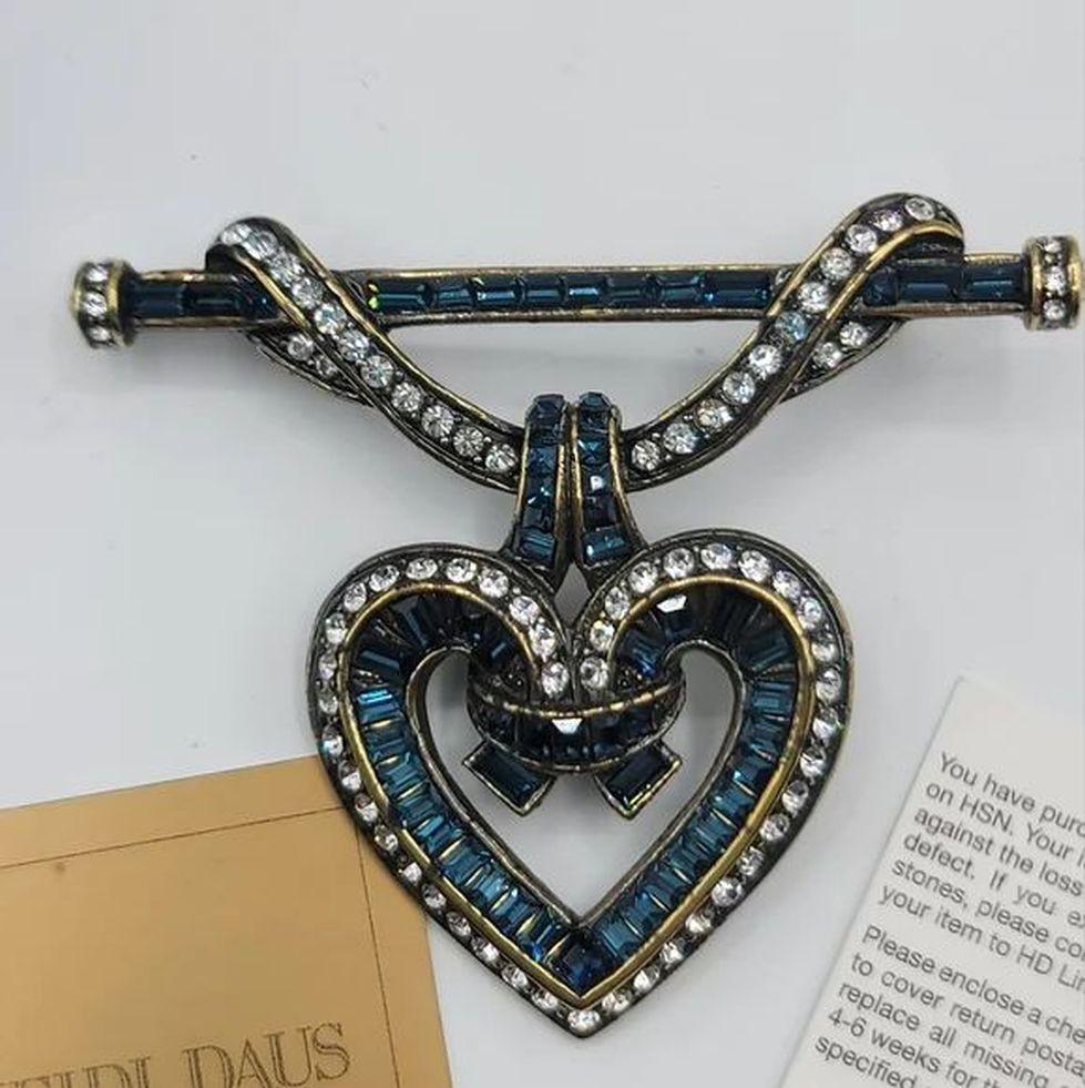 Women's Vintage Signed Heidi Daus Designer Sparkling Crystal Heart Brooch Pin NIB For Sale