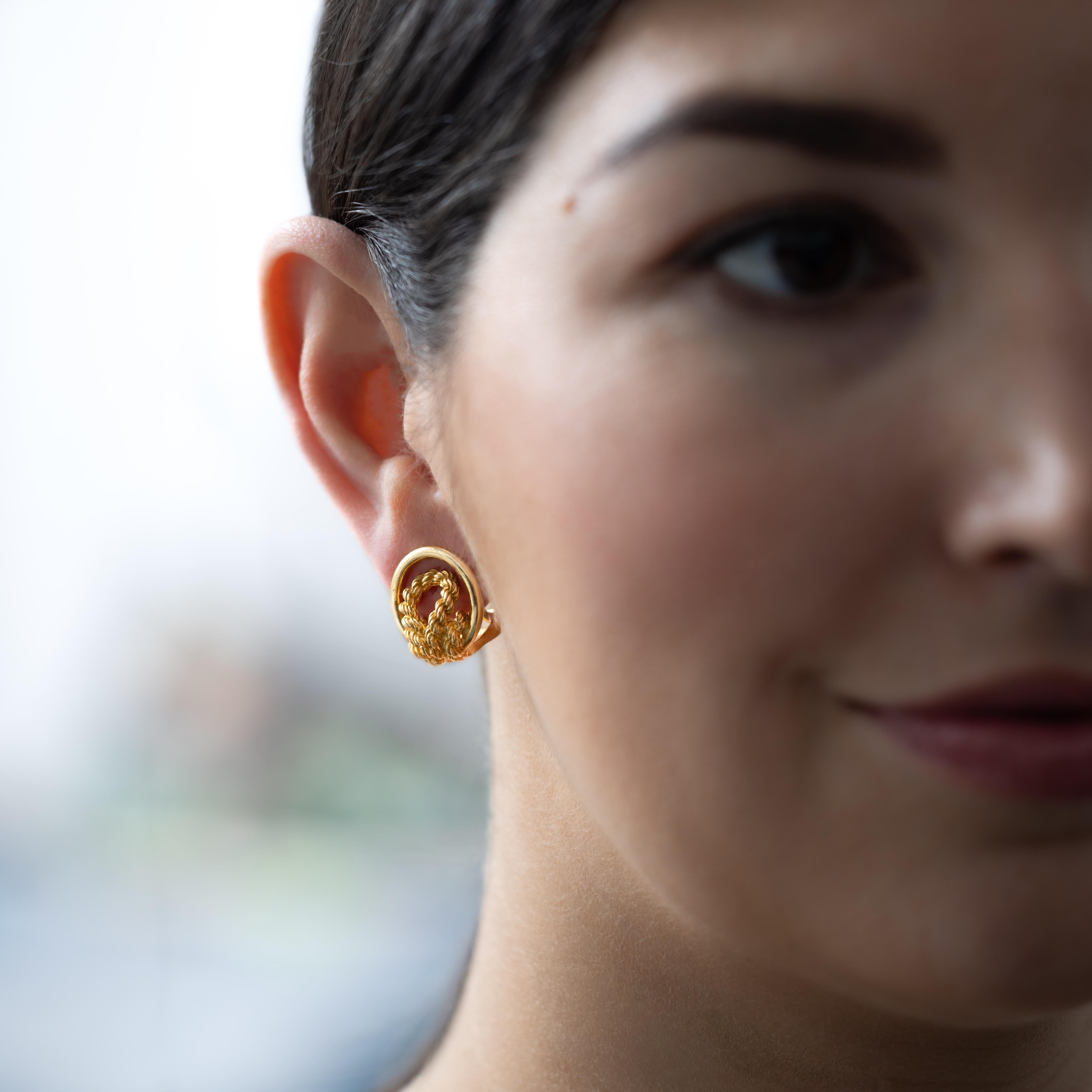 Orecchini a corda d'epoca firmati Hermès in oro giallo 18 carati in vendita 5