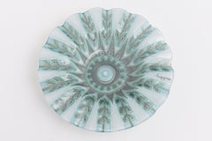 Vintage firmato Higgins Glass Fused Fern Ruffled Bowl Verde, Blu, Grigio Argento