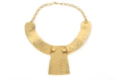 Collar de estilo egipcio etrusco vintage firmado Kenneth Lane bañado en oro