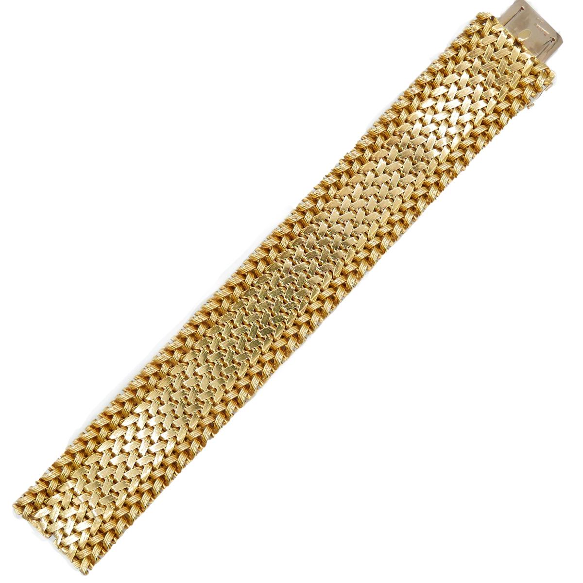 This 18k yellow gold bracelet was made in 1964 under the Kutchinsky jewelry house in London and displays an intricate woven basket-weave design to the gold. It is beautifully made.
Secured with a box clasp and safety catch.
Signed