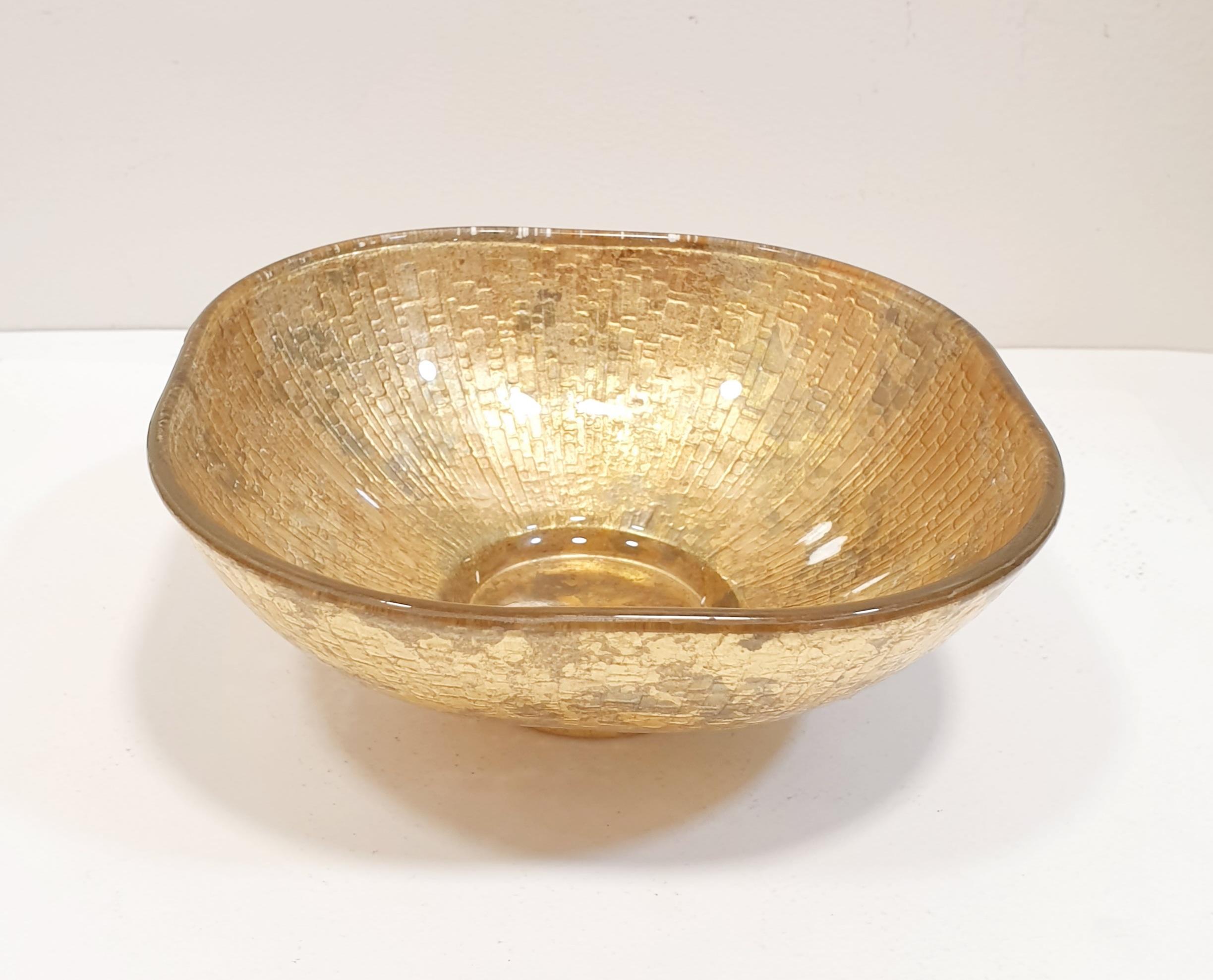Vintage signed Lesley Roy designs gold leaf square bowl-crackled gold candy bowl

A vintage Lesley Roy Designs Collection square bowl. Done in her signature crackled gold leaf. The bowl is made of glass and real gold leaf. Her pieces are all