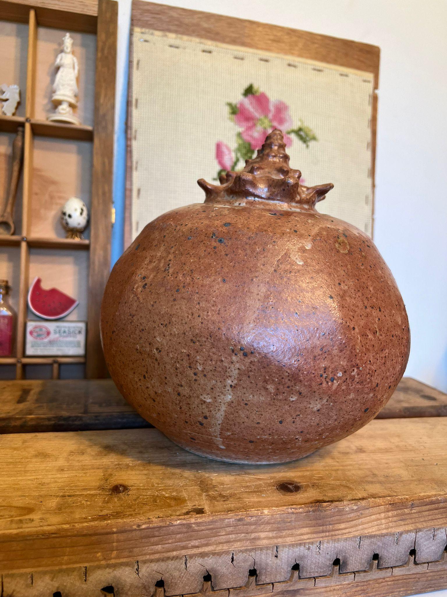 Fine XX secolo Studio Pottery d'epoca firmato, in stile nautico, della metà del secolo scorso. in vendita