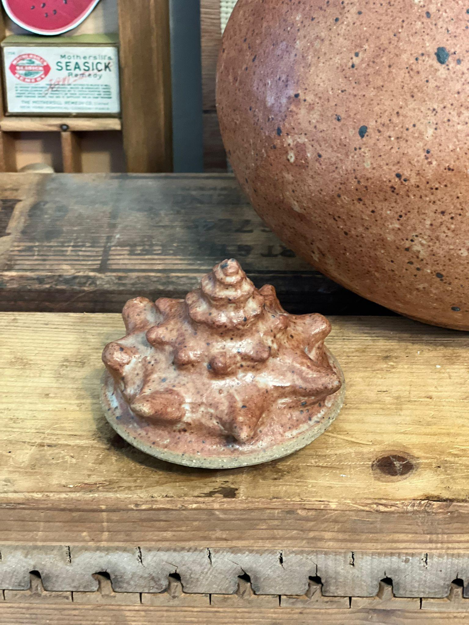 Studio Pottery d'epoca firmato, in stile nautico, della metà del secolo scorso. in vendita 1