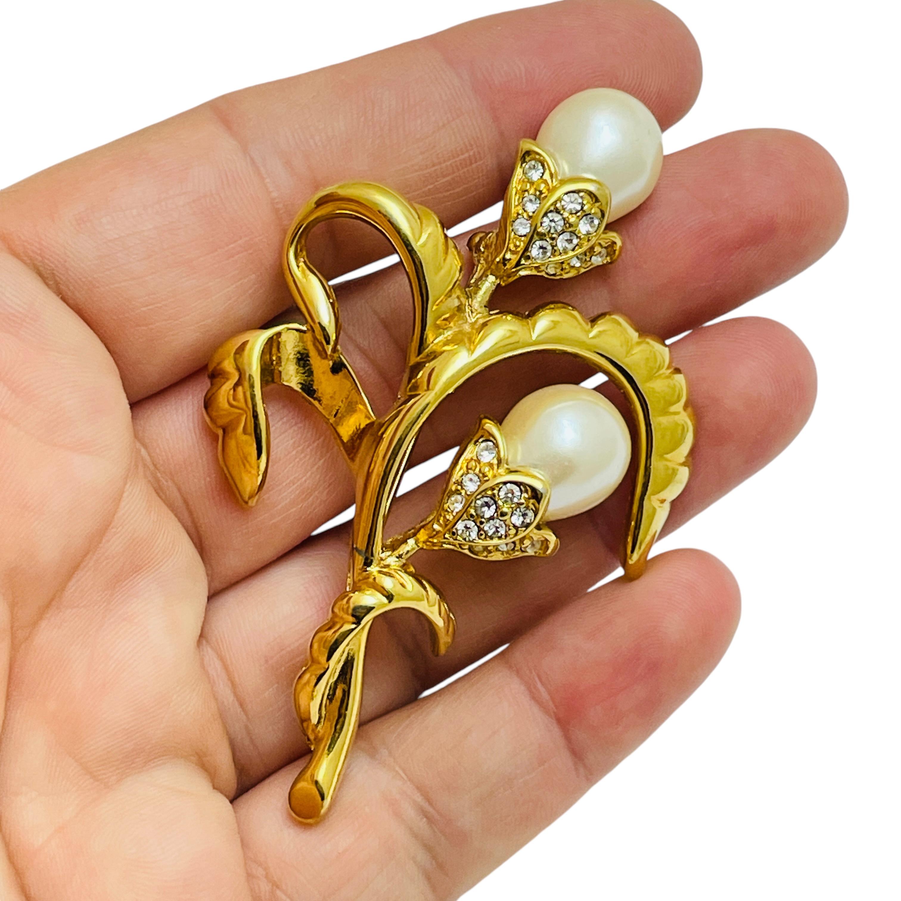 Women's Vintage signed MONET gold plated crystals flower designer brooch For Sale