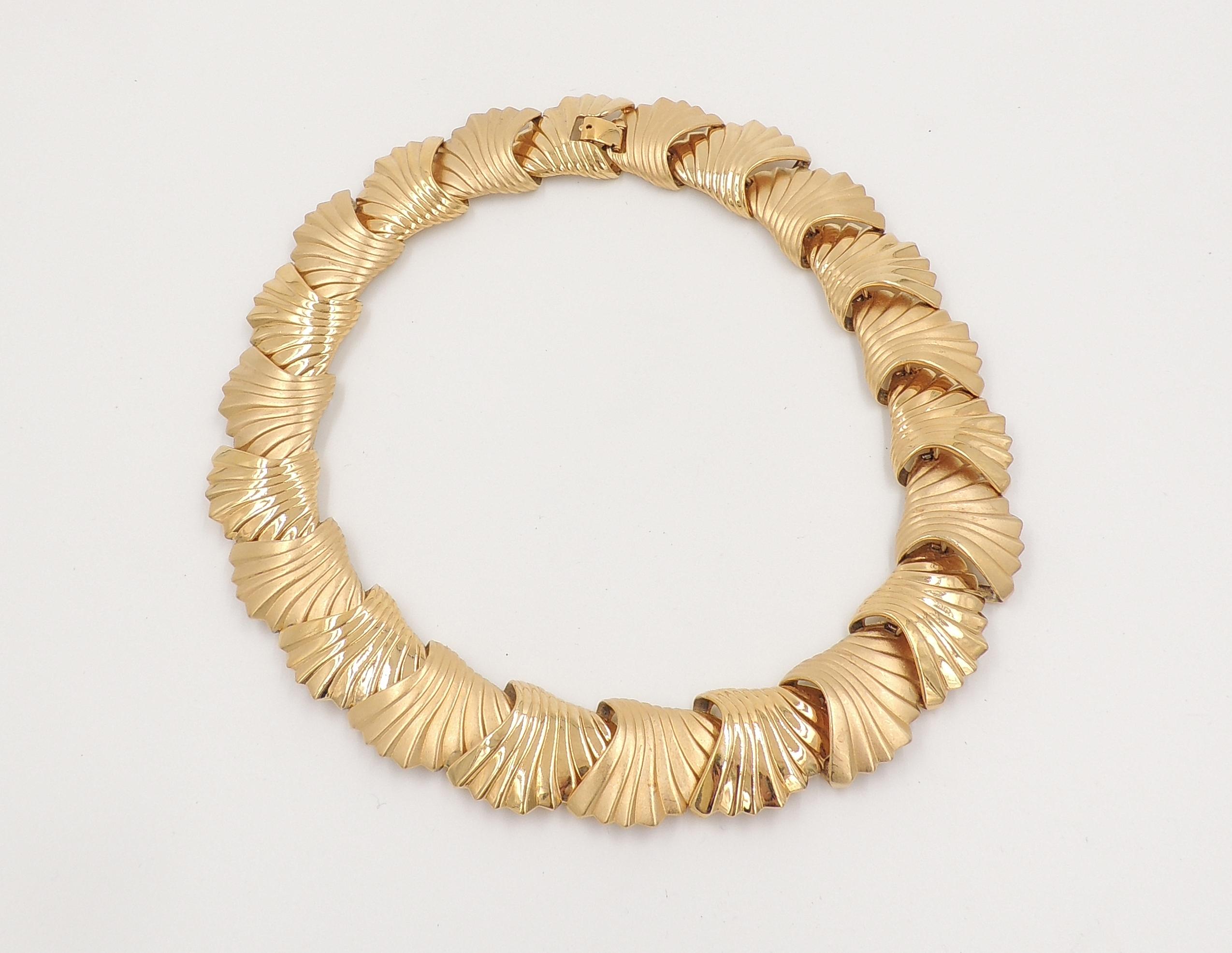 Women's Vintage Signed Monet Goldtone Scalloped Collar Necklace, 1984 For Sale